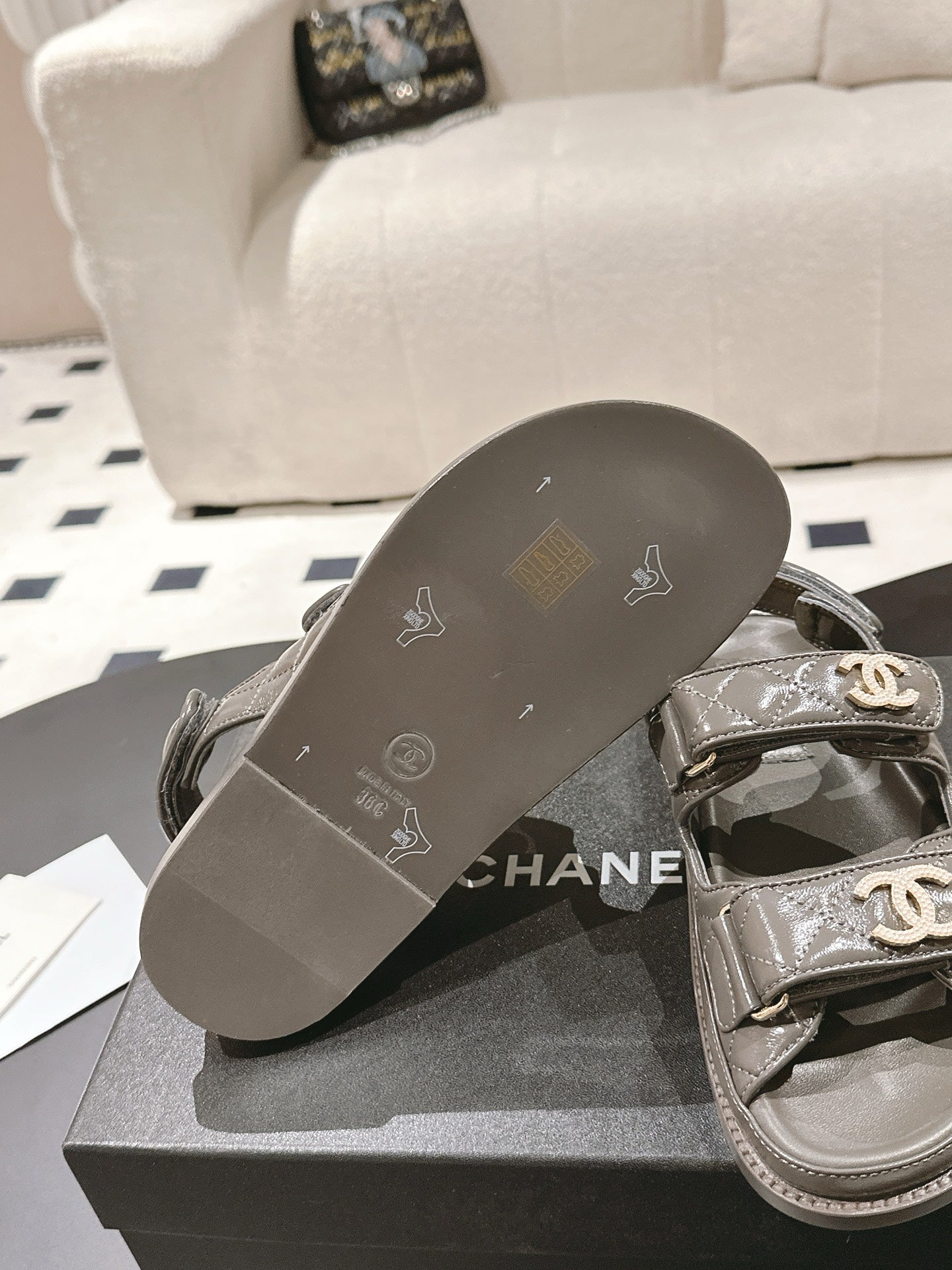 cc 25p logo with pearl sandal dark grey leather 237594