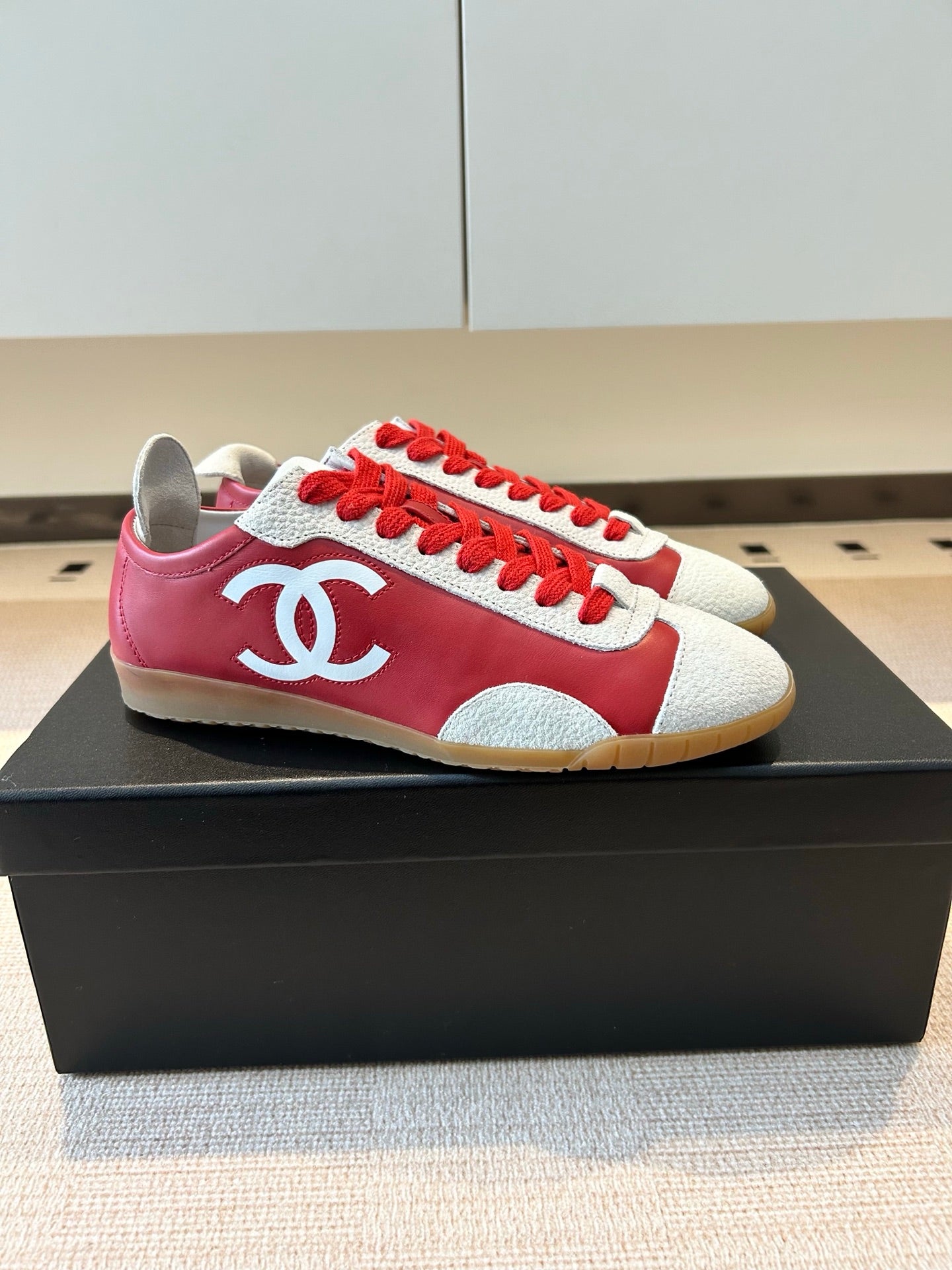 CC 26s Trainers White Red Calfskin & Suede 618695
