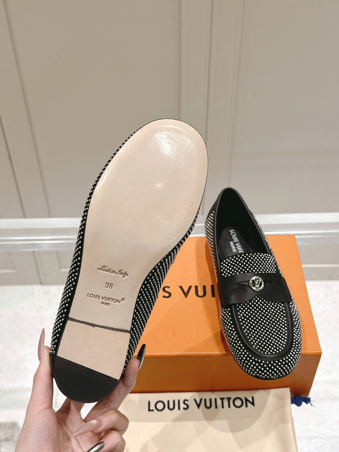 LV 25ss Soho Flat Loafer Rivets Black Lambskin