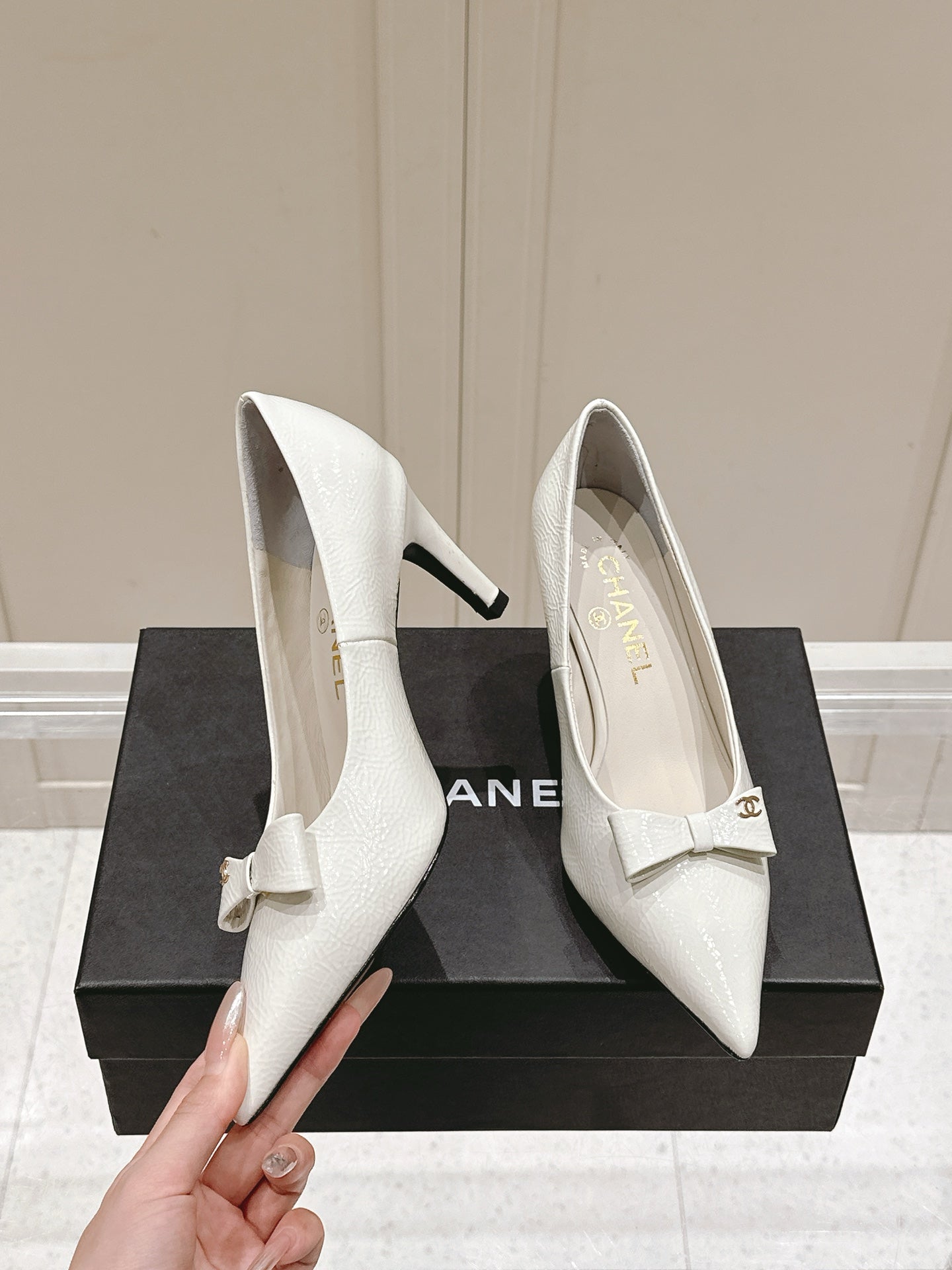 Chanel 25A Heel Pump White Patent Calfskin 393068