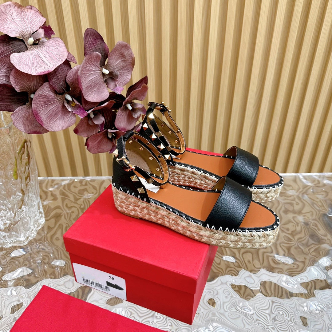 Rockstud Espadrille 45mm Black leather sandals