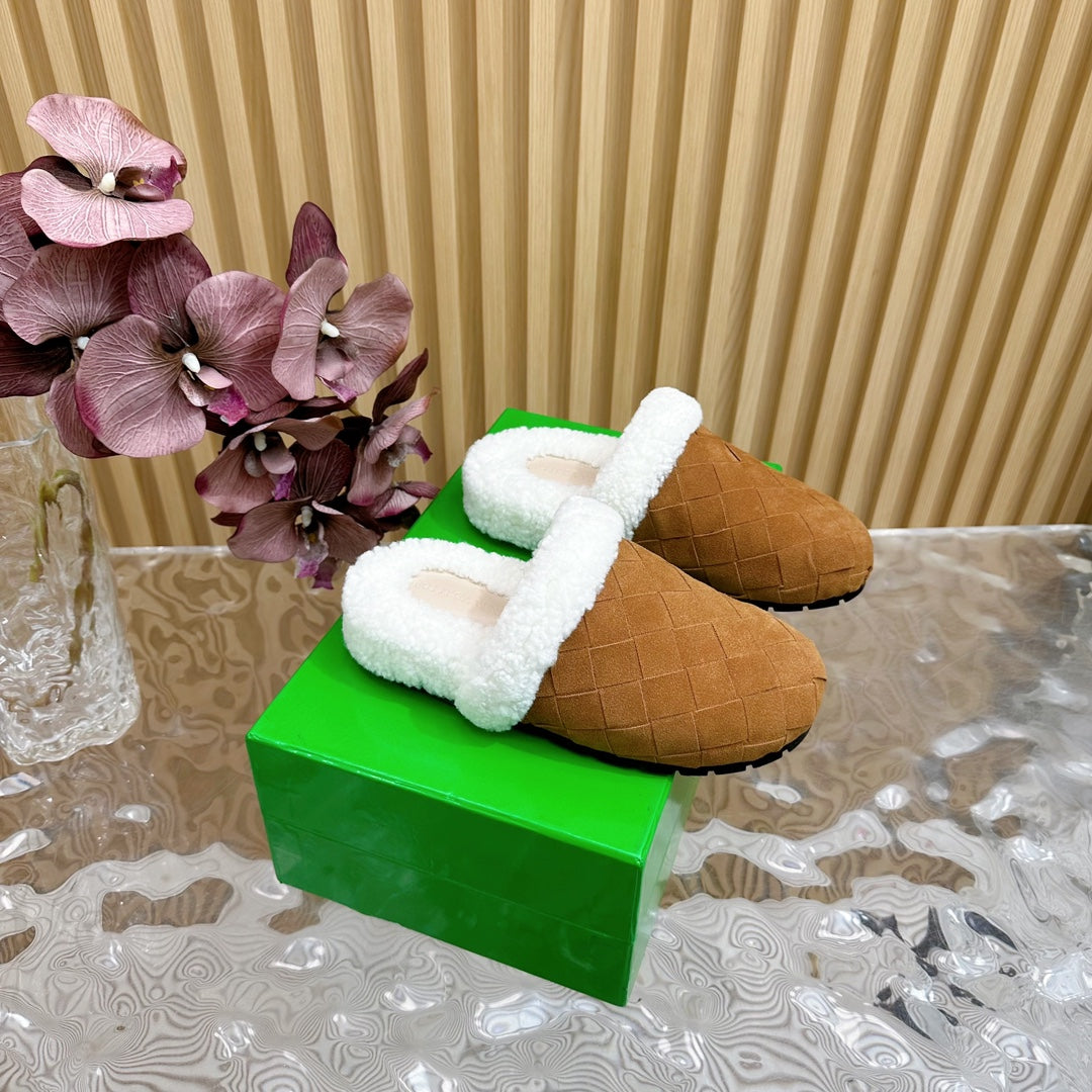 BV Mule Gold Suede White Shearling 957416