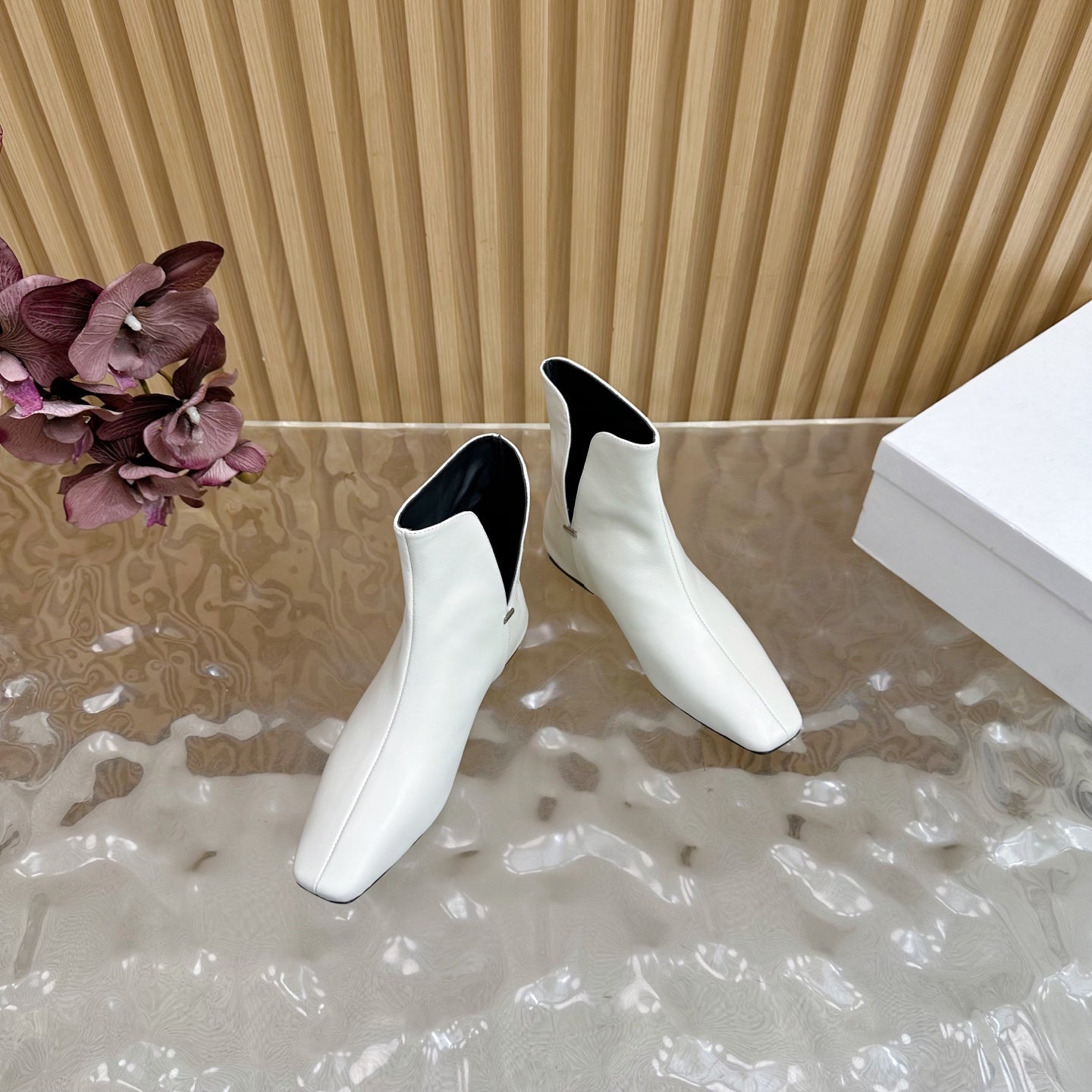 The Row Ava Boots White Sheepskin 436641