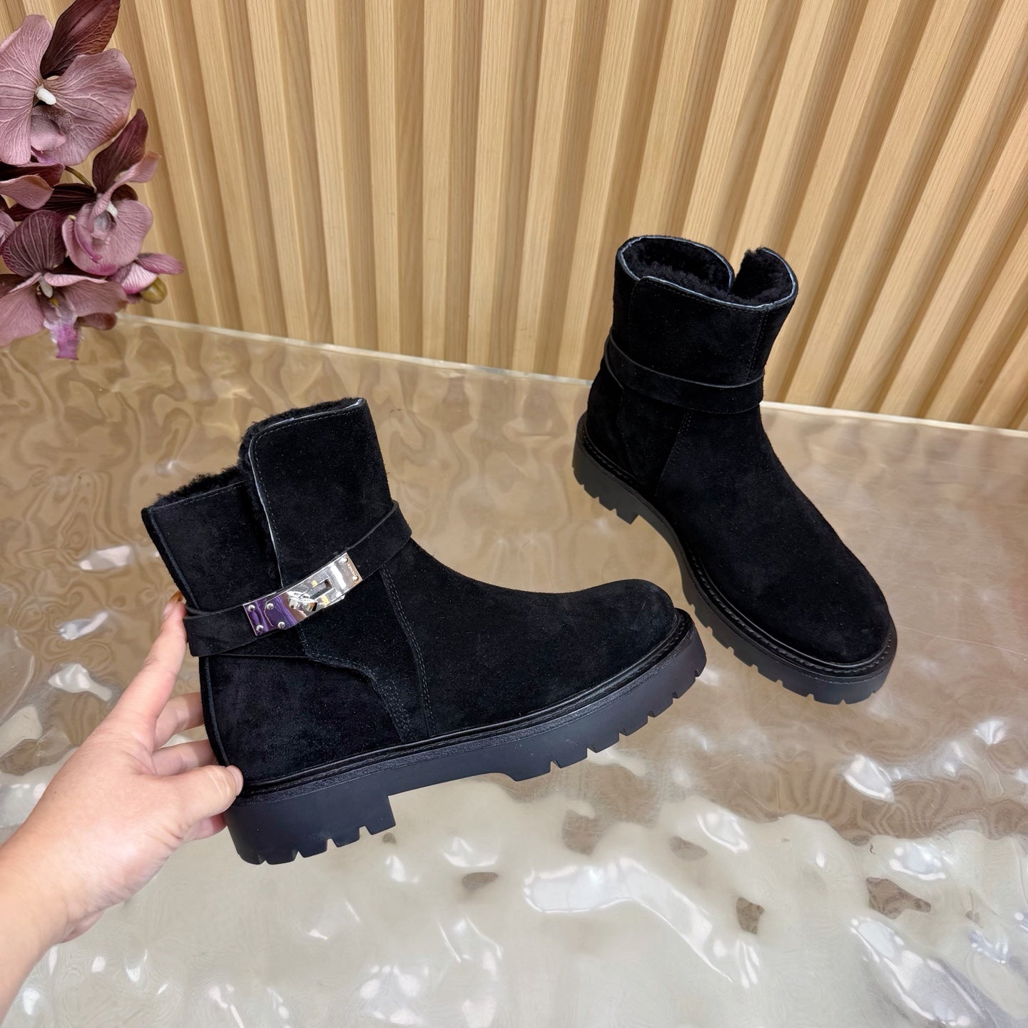 HM Jeff Ankle Boots Black Suede Shearling 537934