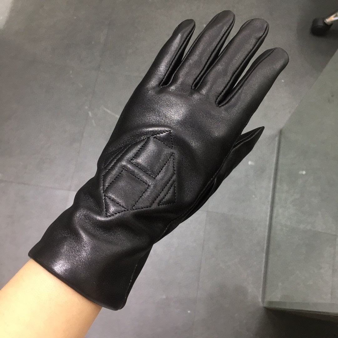 GLOVES IN BLACK IMPORTER LAMBSKIN 397050