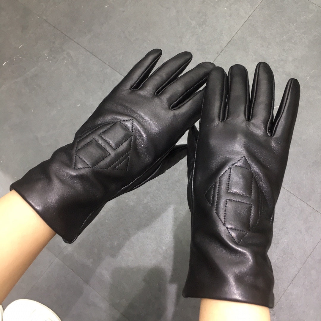GLOVES IN BLACK IMPORTER LAMBSKIN 397050