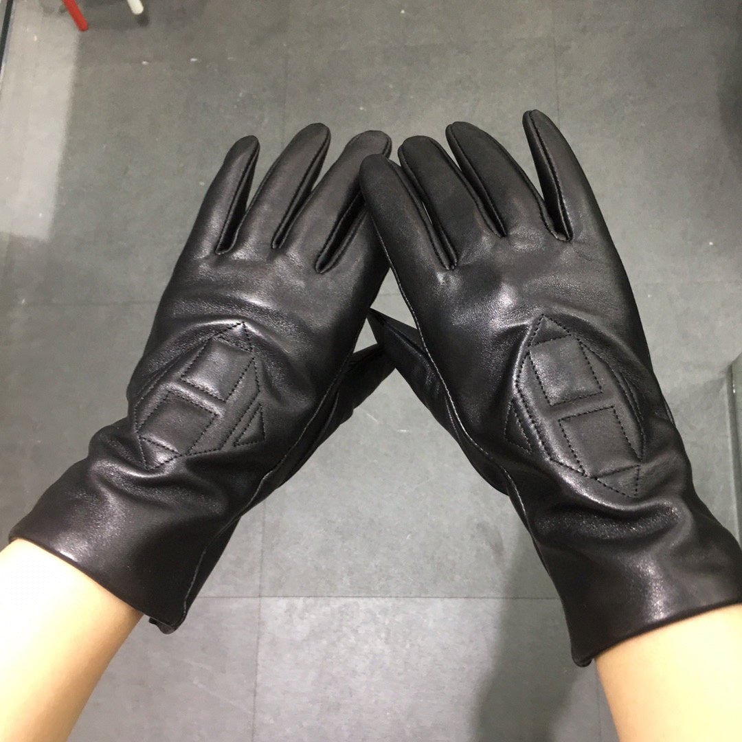 GLOVES IN BLACK IMPORTER LAMBSKIN 397050