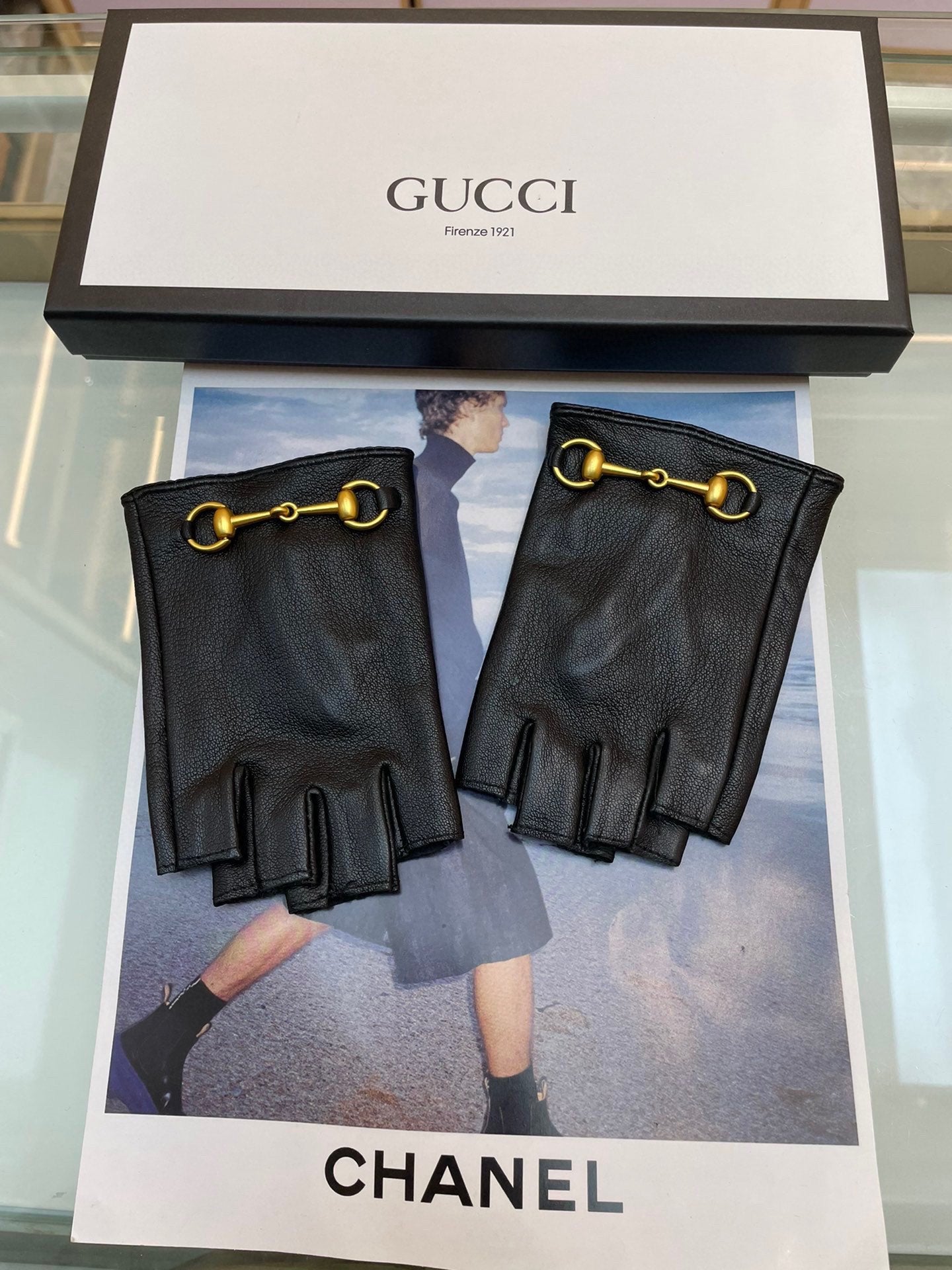 FINGERLESS GLOVES IN BLACK LAMBSKIN WITH GOLD HORSEBIT 432606