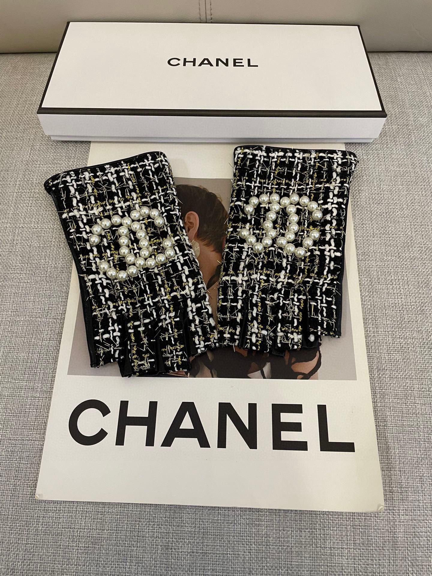 FINGERLESS GLOVES IN BLACK MIX WHITE WOOL TWEED 463847