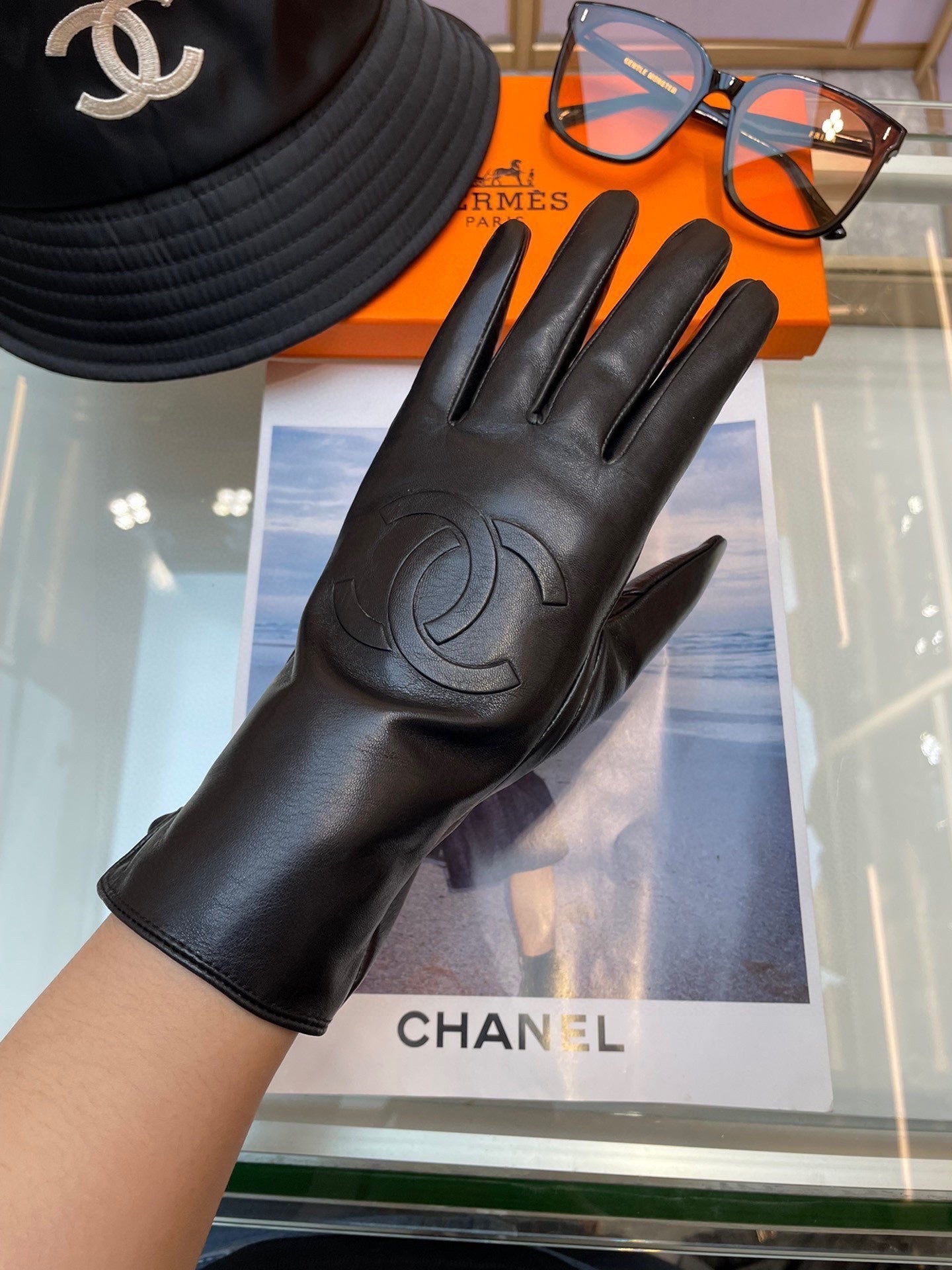 GLOVES IN BLACK LAMBSKIN 463840