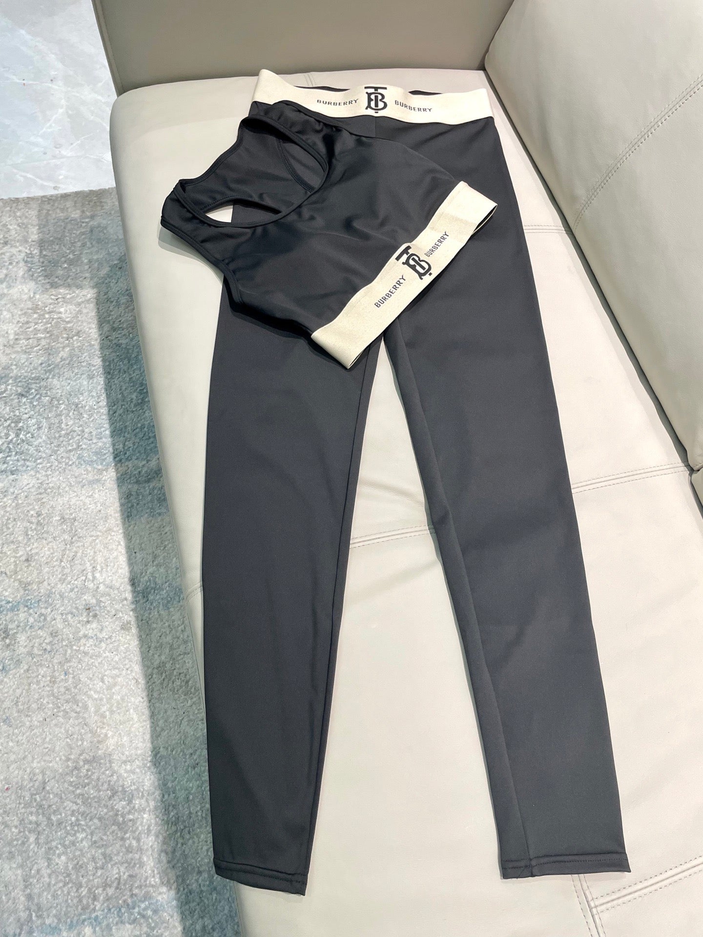 Burberry Yoga Set White Black 198908