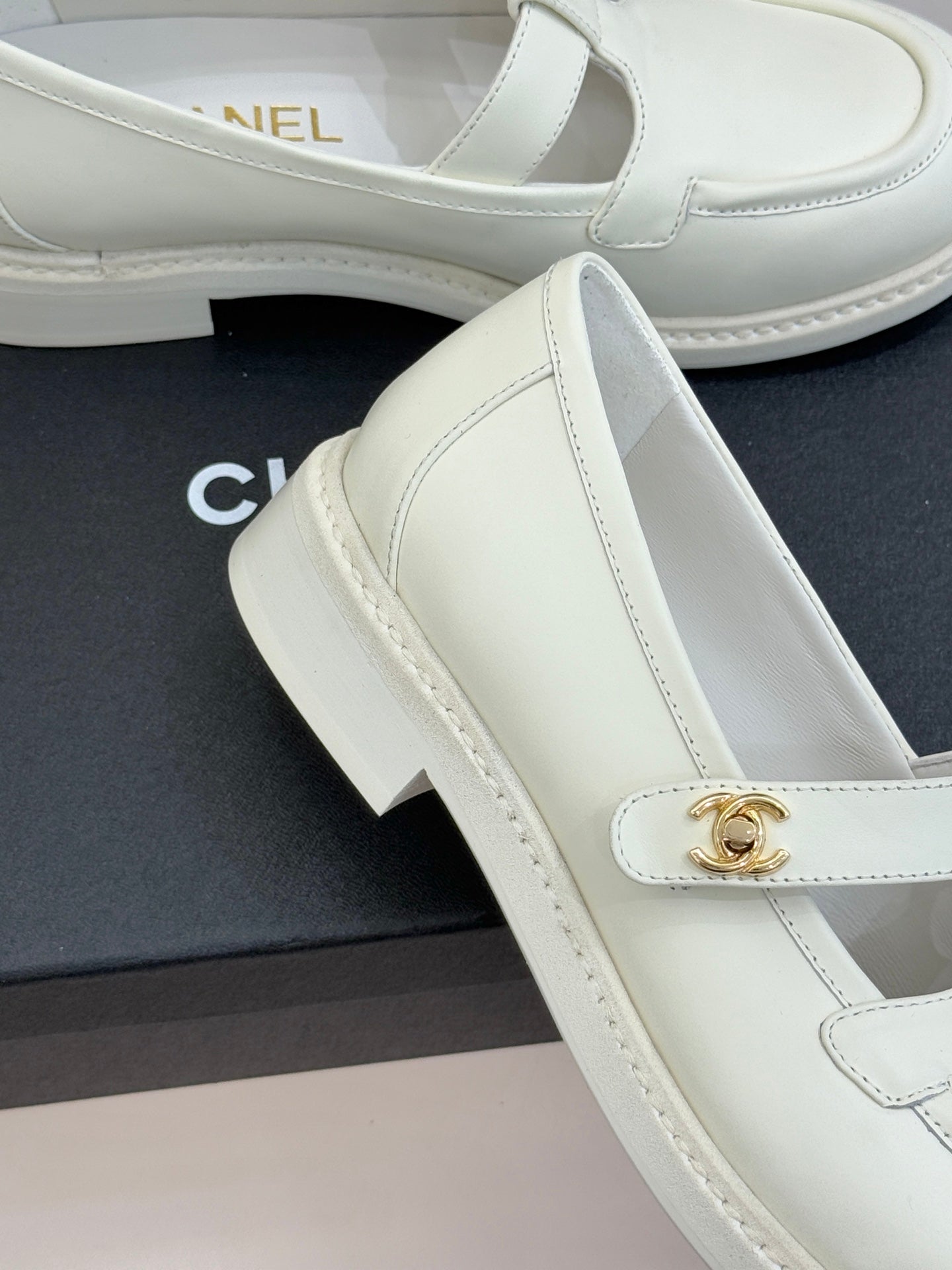 CCMary Jane Loafers CC Logo Buckle White Cowhide 512058