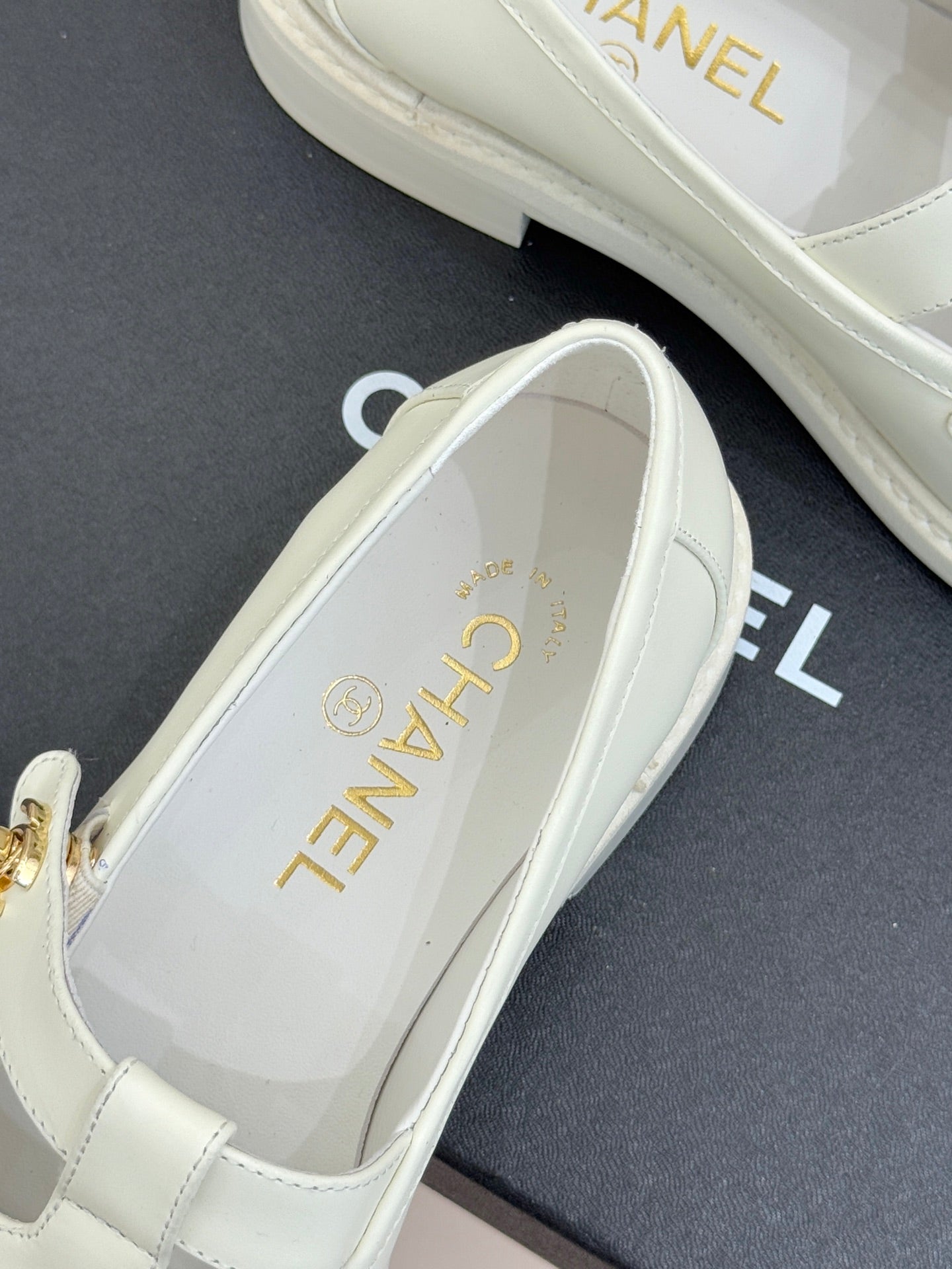 CCMary Jane Loafers CC Logo Buckle White Cowhide 512058