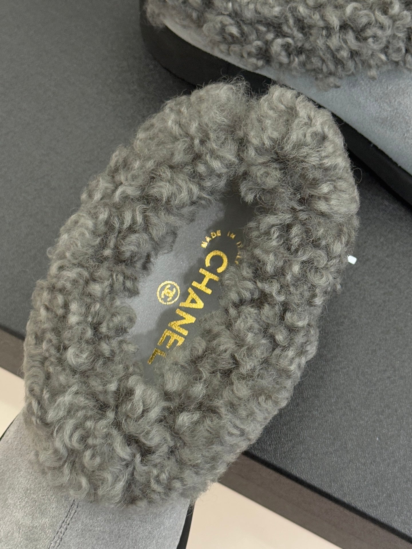 CC 25s Furry Snow Boots Gray Black Suede Wool 512062