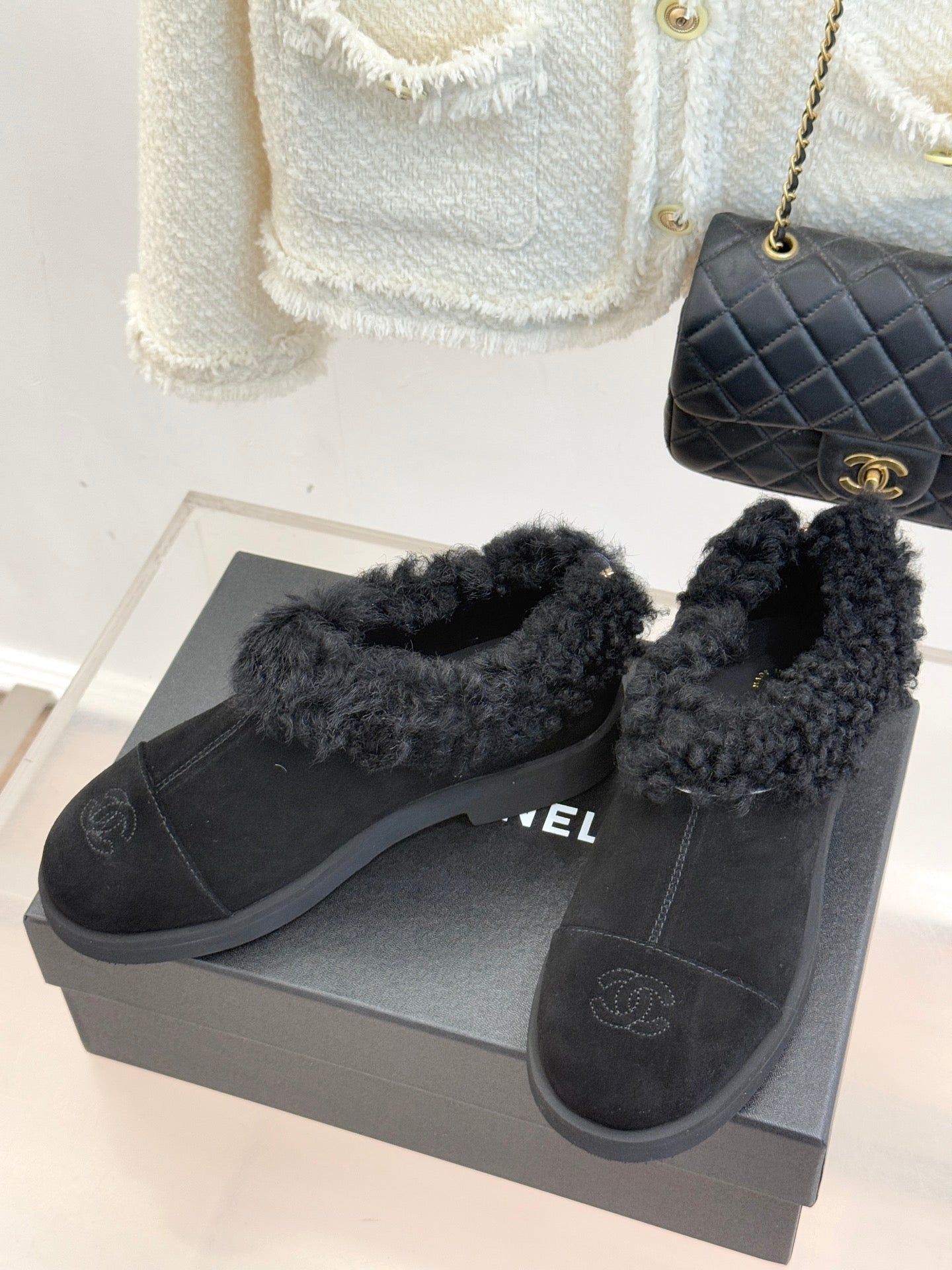 CC 25s Furry Snow Boots Black Suede Wool 512064