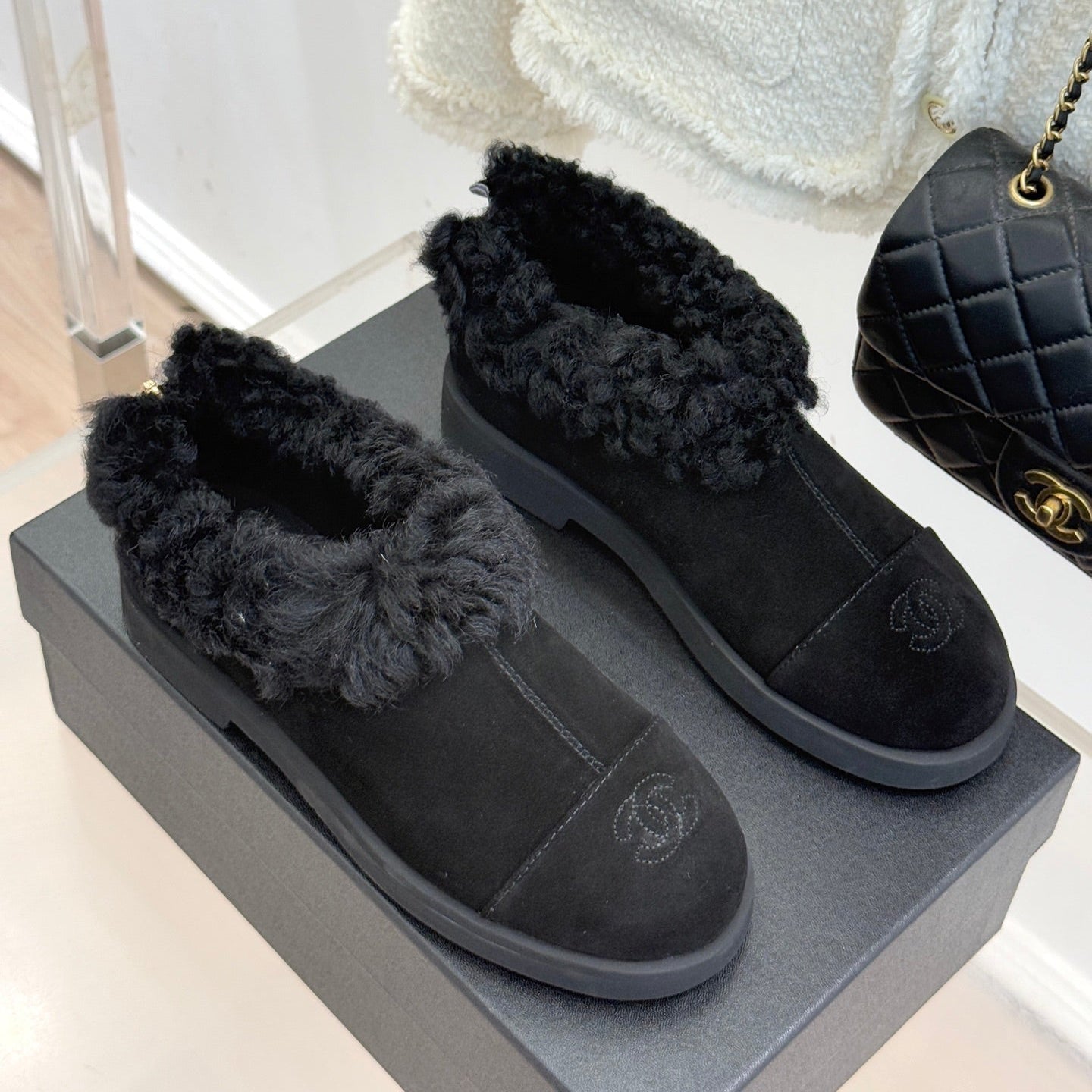 CC 25s Furry Snow Boots Black Suede Wool 512064