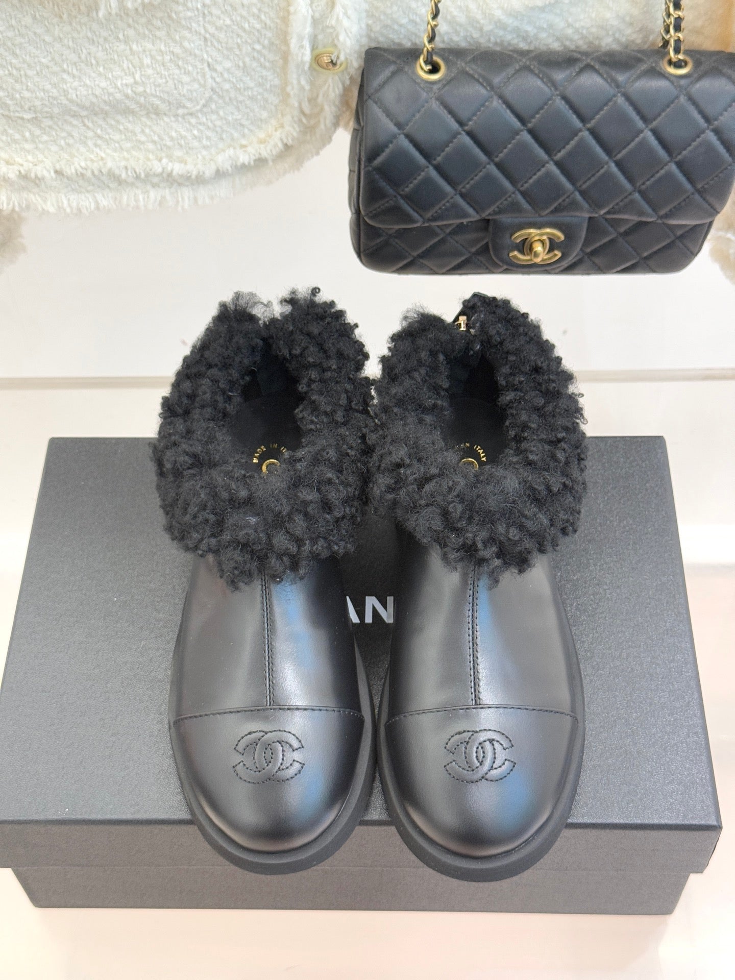 CC 25s Furry Snow Boots Black Leather Wool 512066