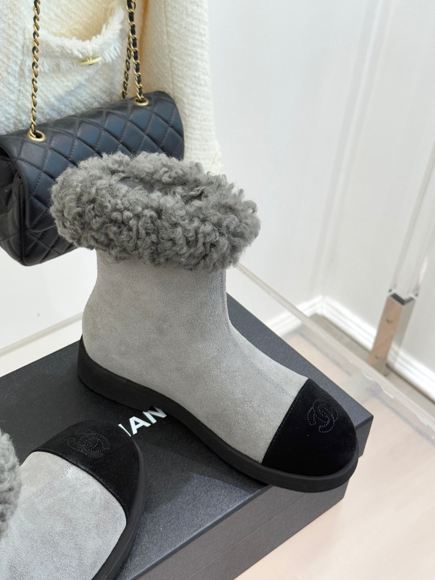 CC 25K Double C Colorblock Furry Snow Boots Grey Suede 512067