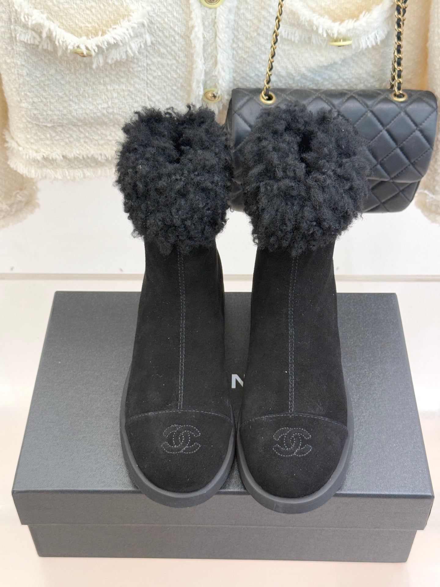 CC 25K Double C Colorblock Furry Snow Boots Black Suede 512069