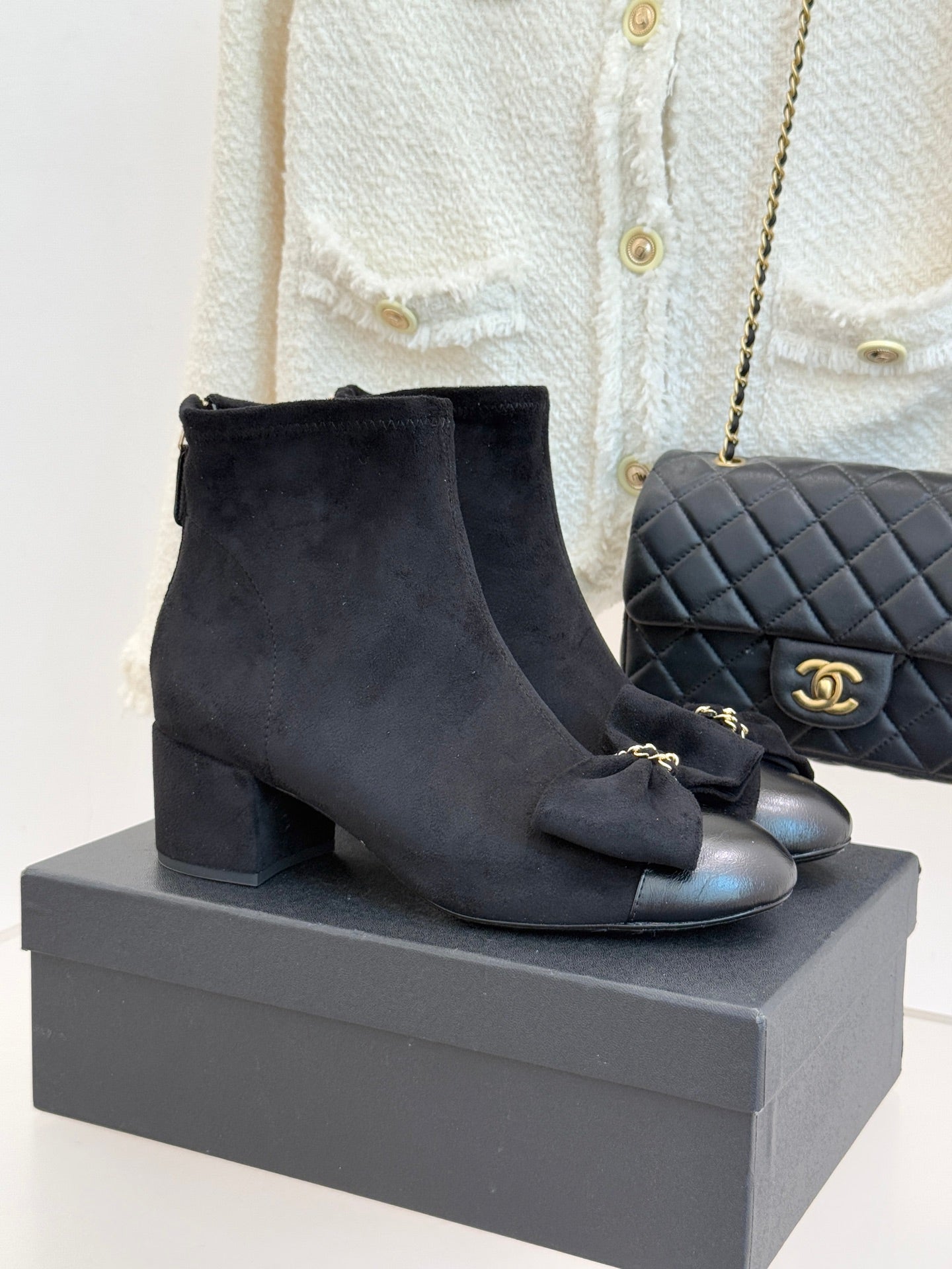CC 25K Bow Chain Chunky Stretch Boots Black Suede 512072