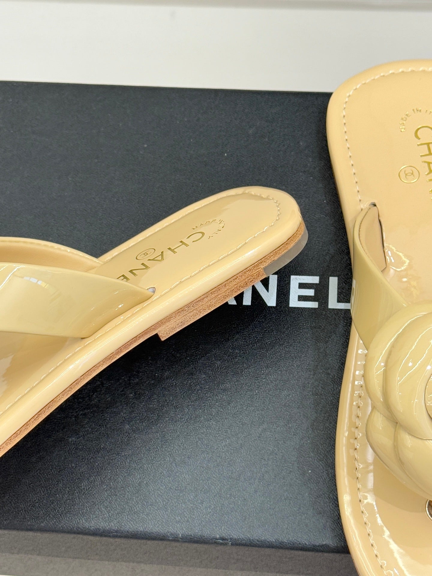 CC 26C Early Spring Camellia Slide Beige Patent Leather