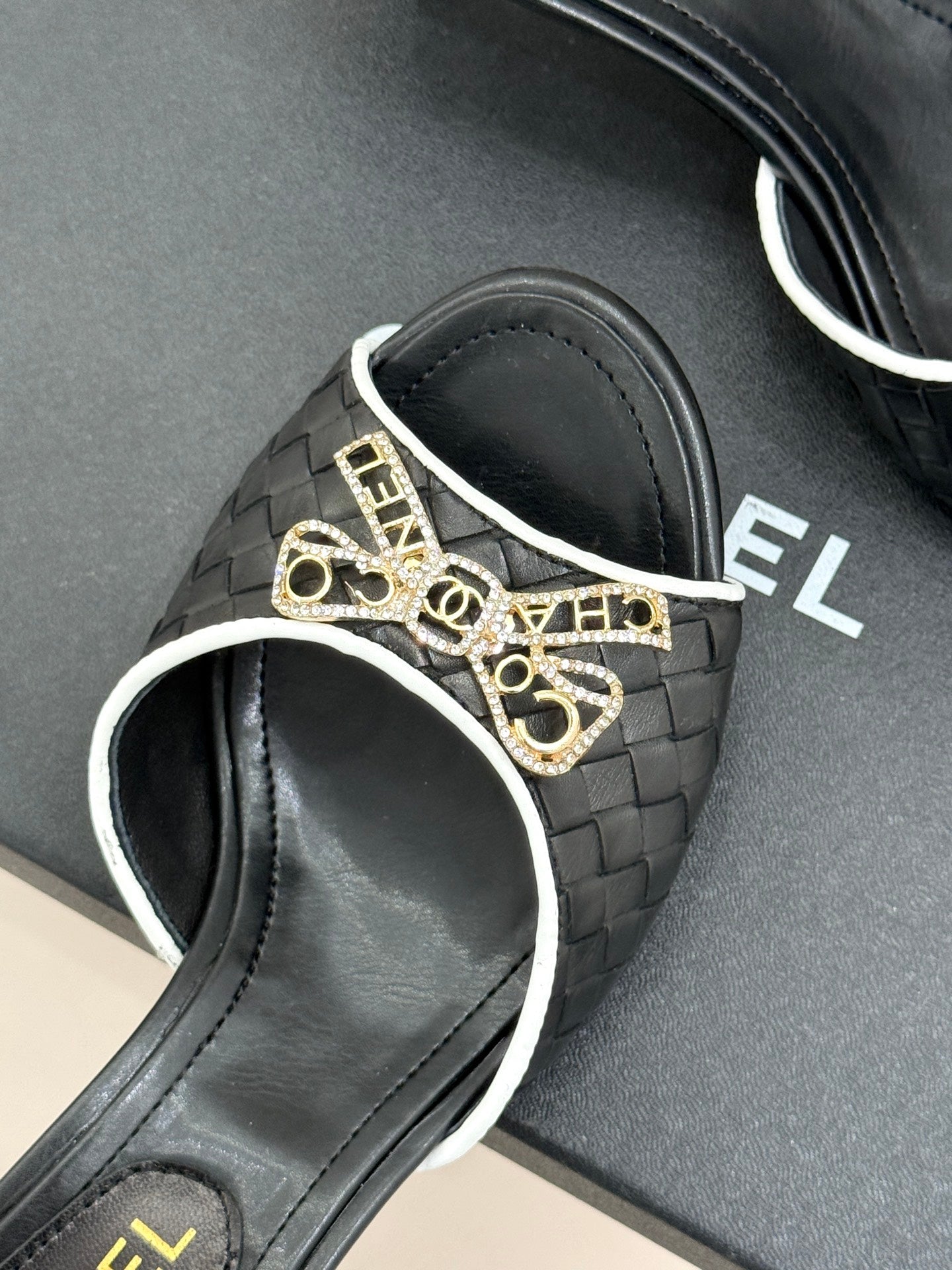 CC Classic Rhinestone Bow Kitty Slippers Black Sheepskin 643090