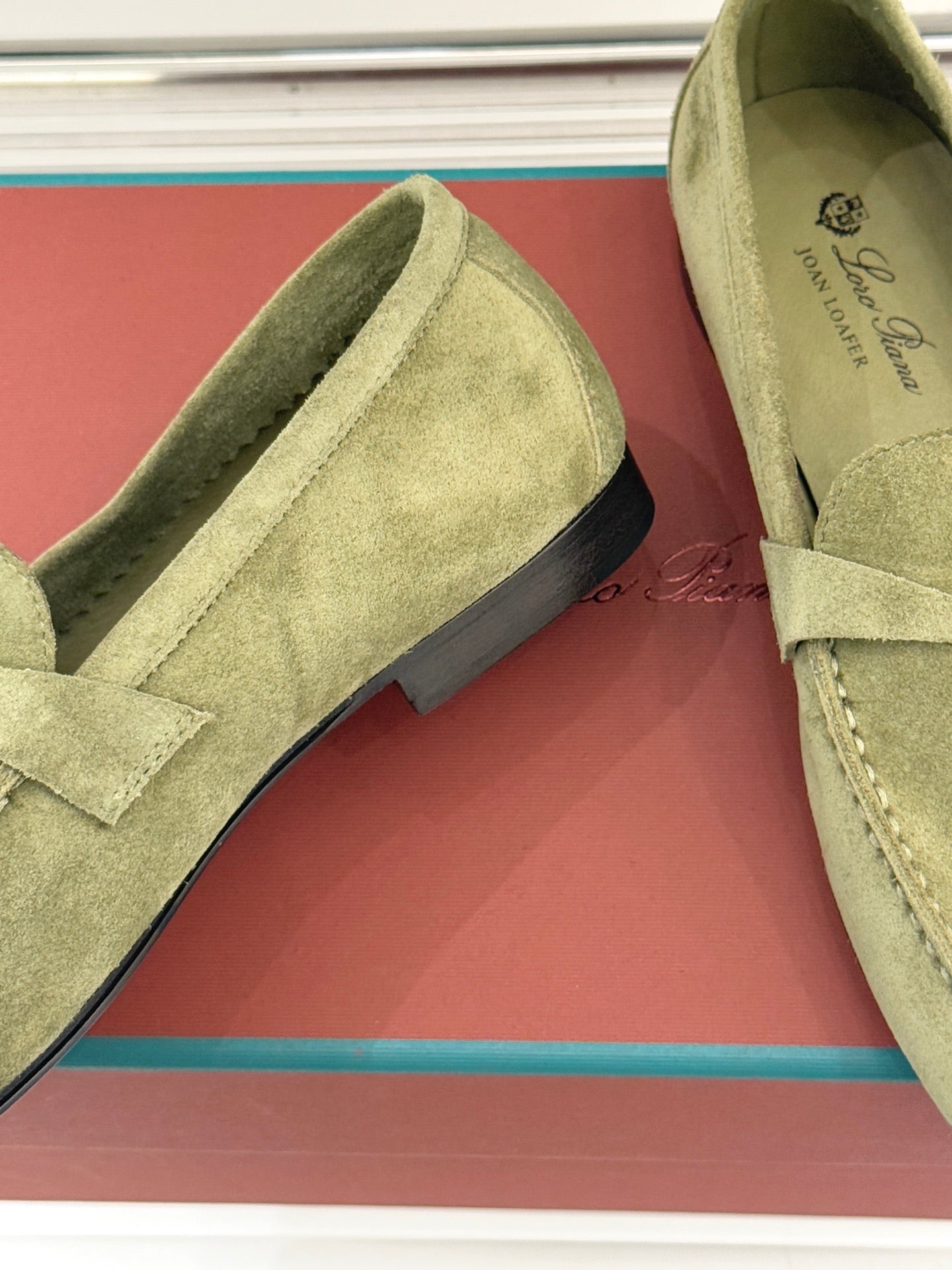 LP 26ss Summer Charms Walk Loafer Light Green Gold Suede 632564