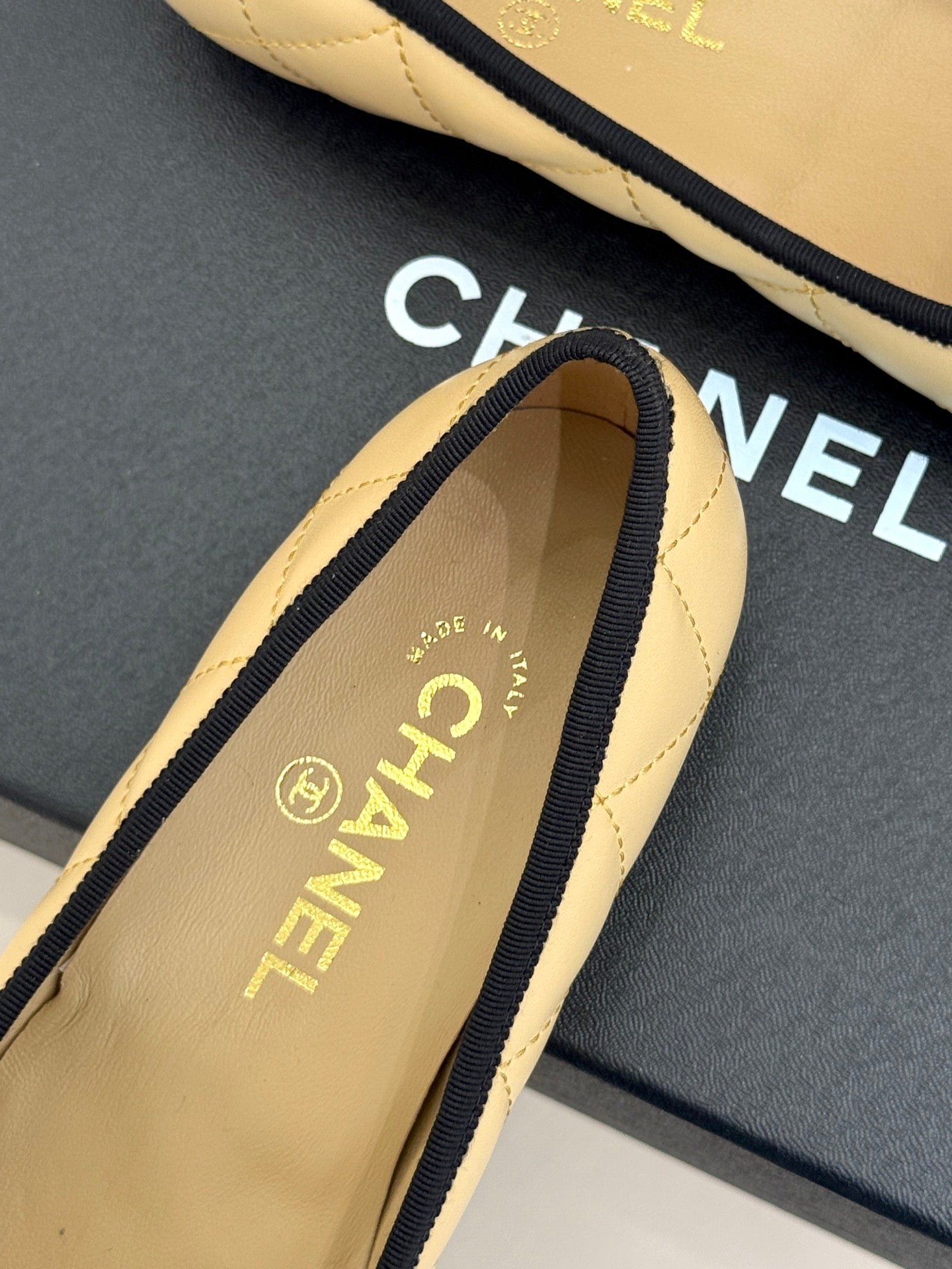 CC 26s Cambon Ballet Flats Beige Quited Lambskin 887795