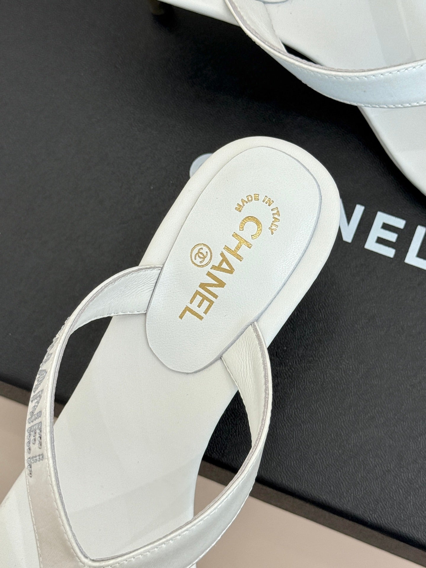 CC 2026 Thong Sandal 5.5cm White Satin 825793