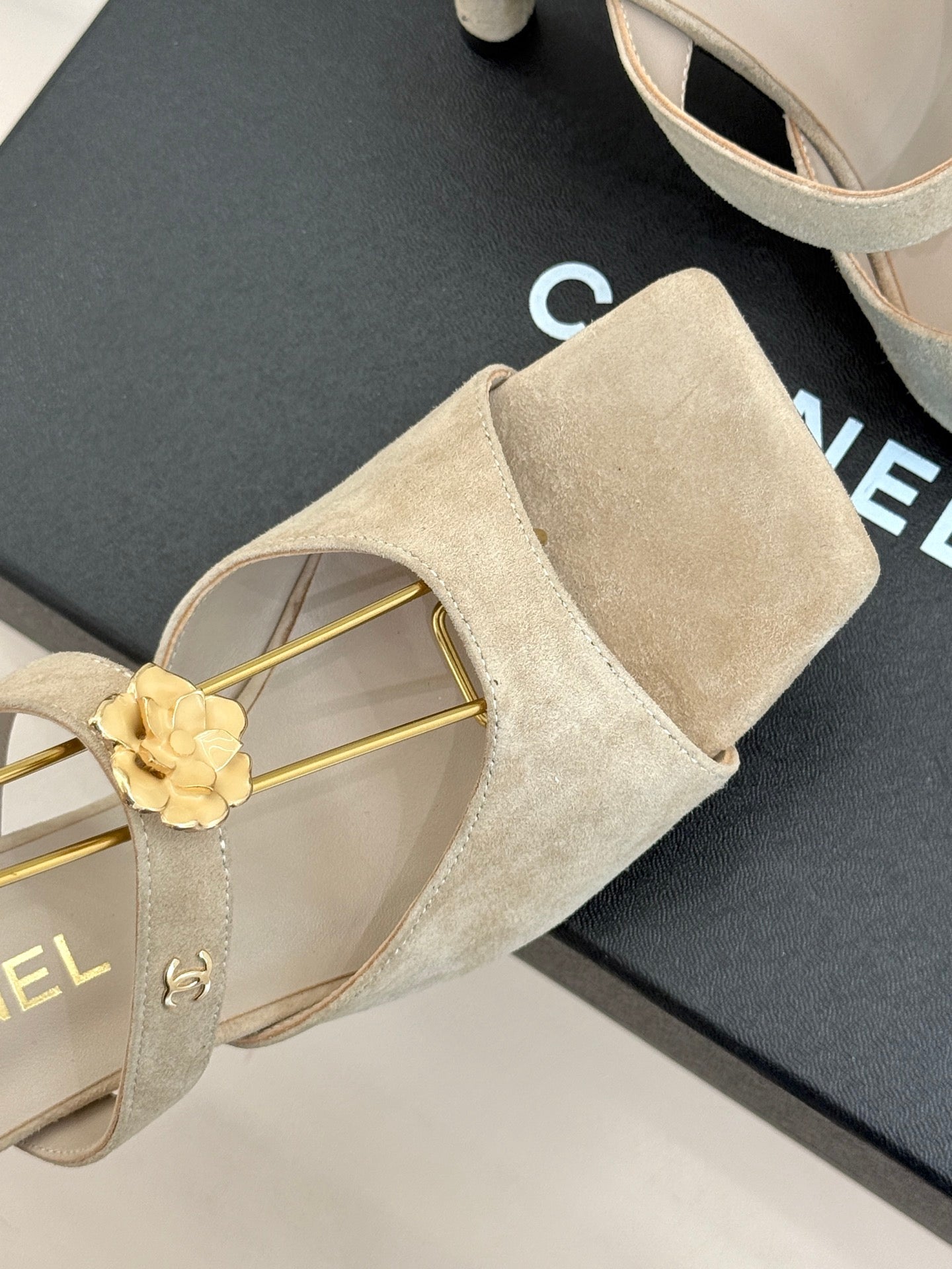 CC 26s Camellia High-Heeled Sandals Light Taupe Suede 920378