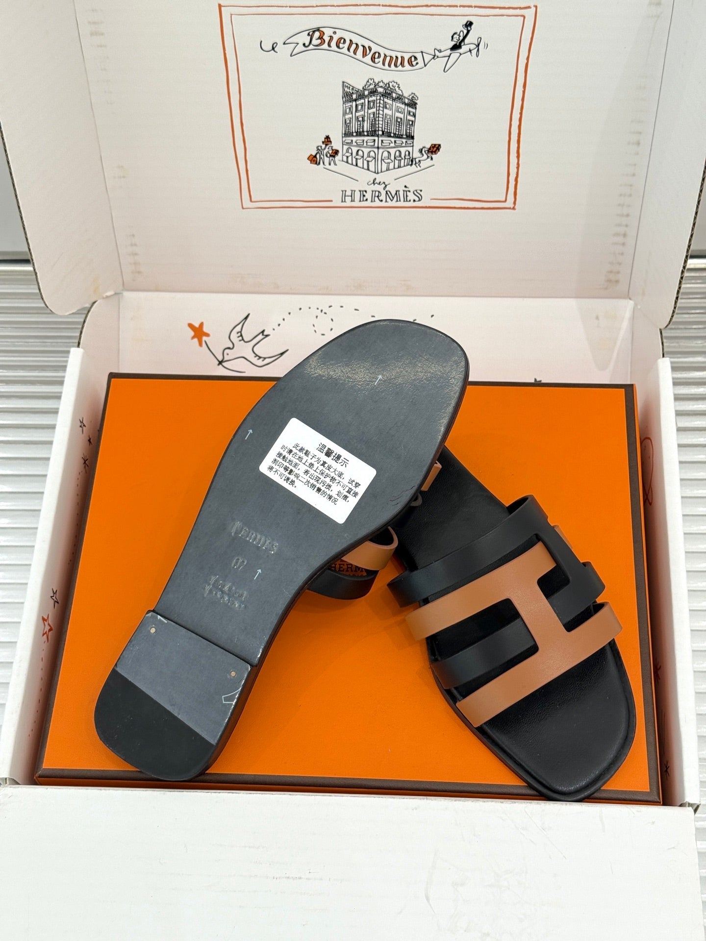 HM 26s Strappy Flat Sandals Black Brown Sheepskin 905786