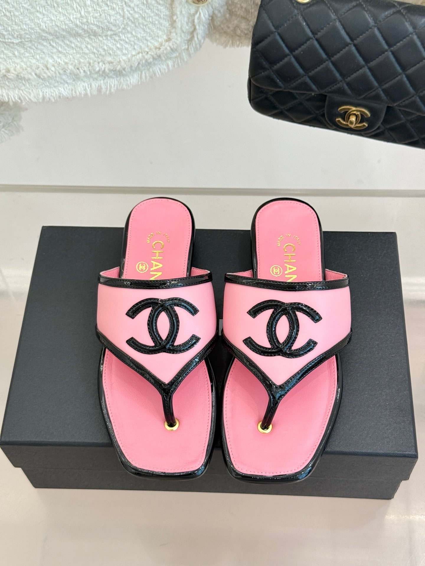 CC 26s Thong Sandal Black Light Pink Lambskin Patent Leather 917804