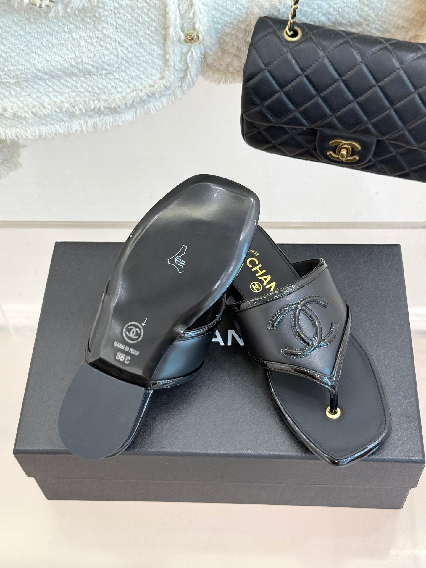 CC 26s Thong Sandal Black Lambskin Patent Leather 917805