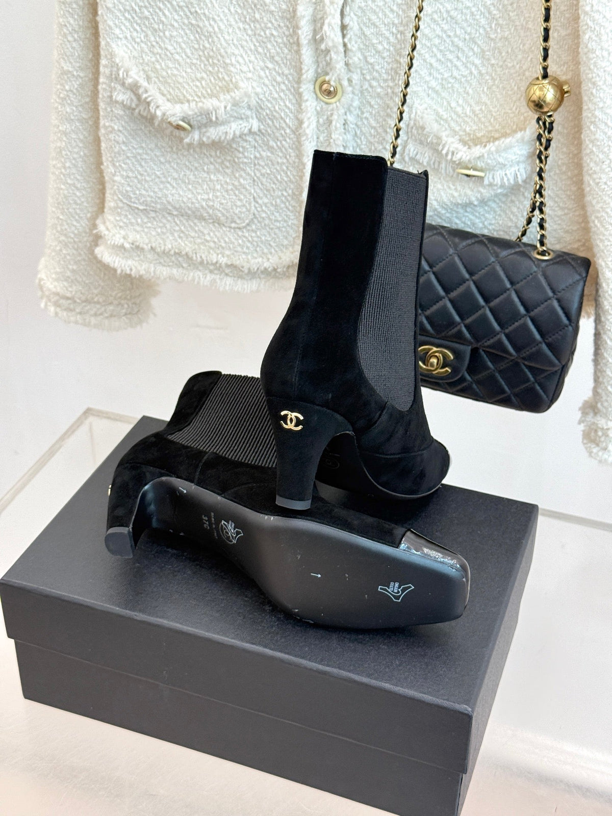 Chanel 26s Patent Cap Toe Chelsea Ankle Boots 7cm Suede Black 153343