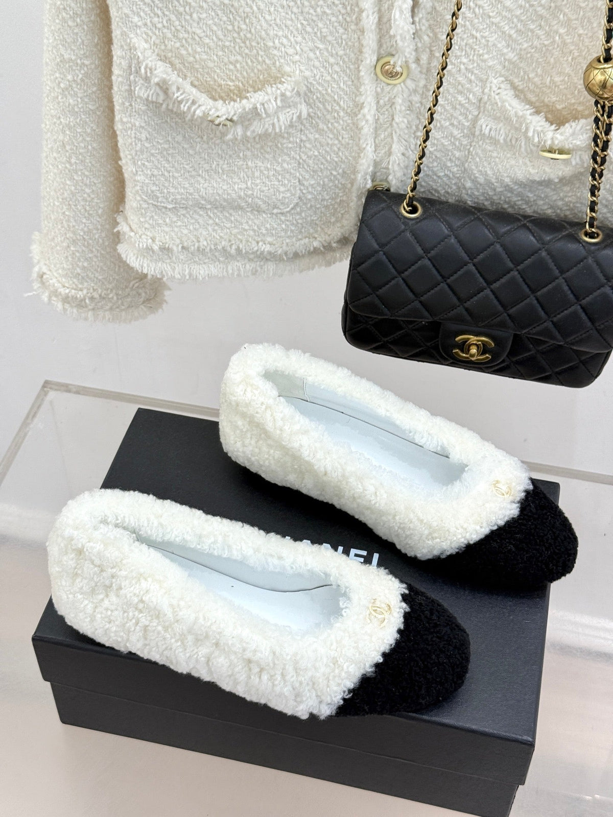 Chanel 26K Shoes Ballet Flats White Shearling Black Toe Cap 188269