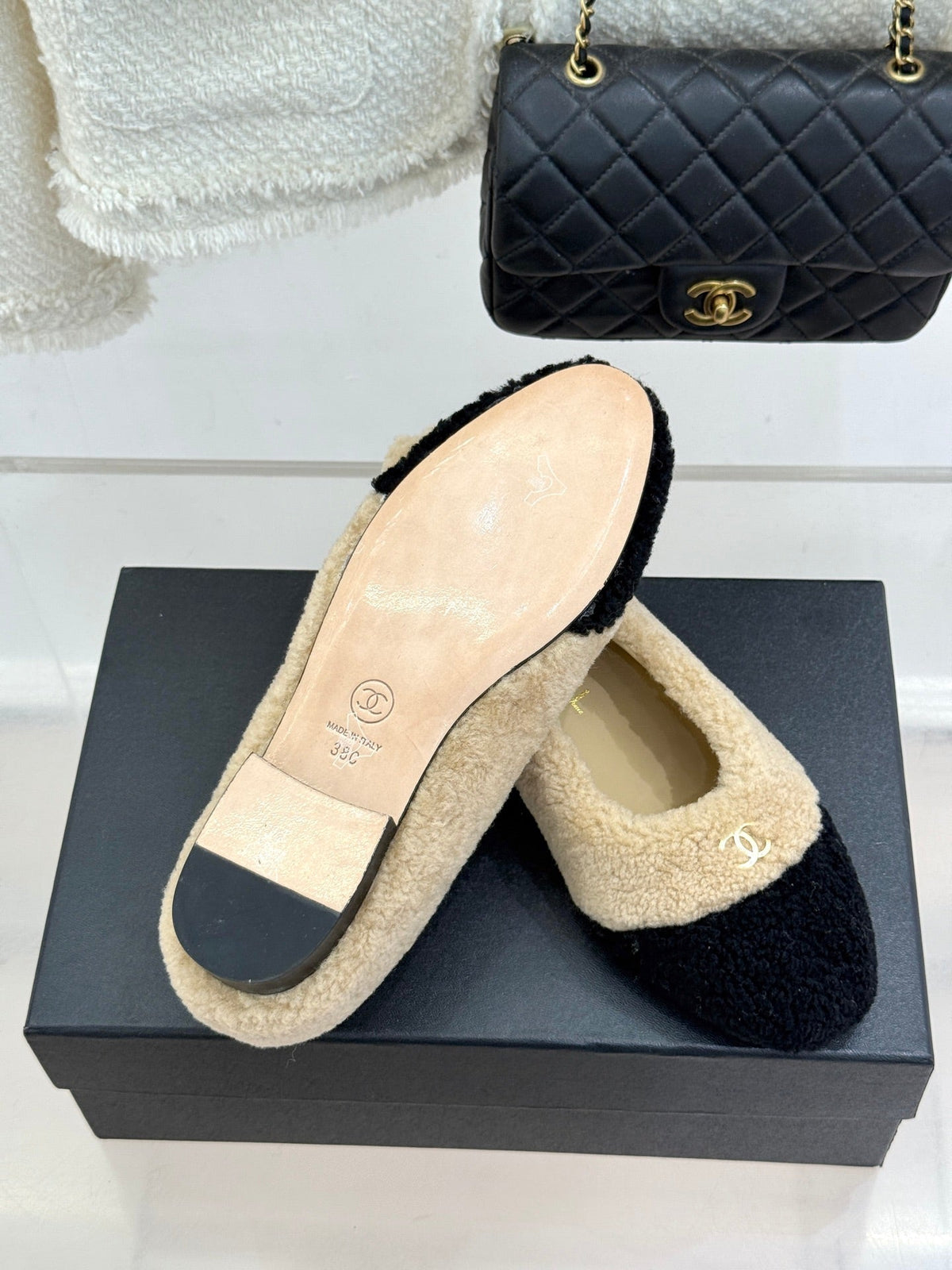 Chanel 26K Shoes Ballet Flats Beige Shearling Black Toe Cap 188270