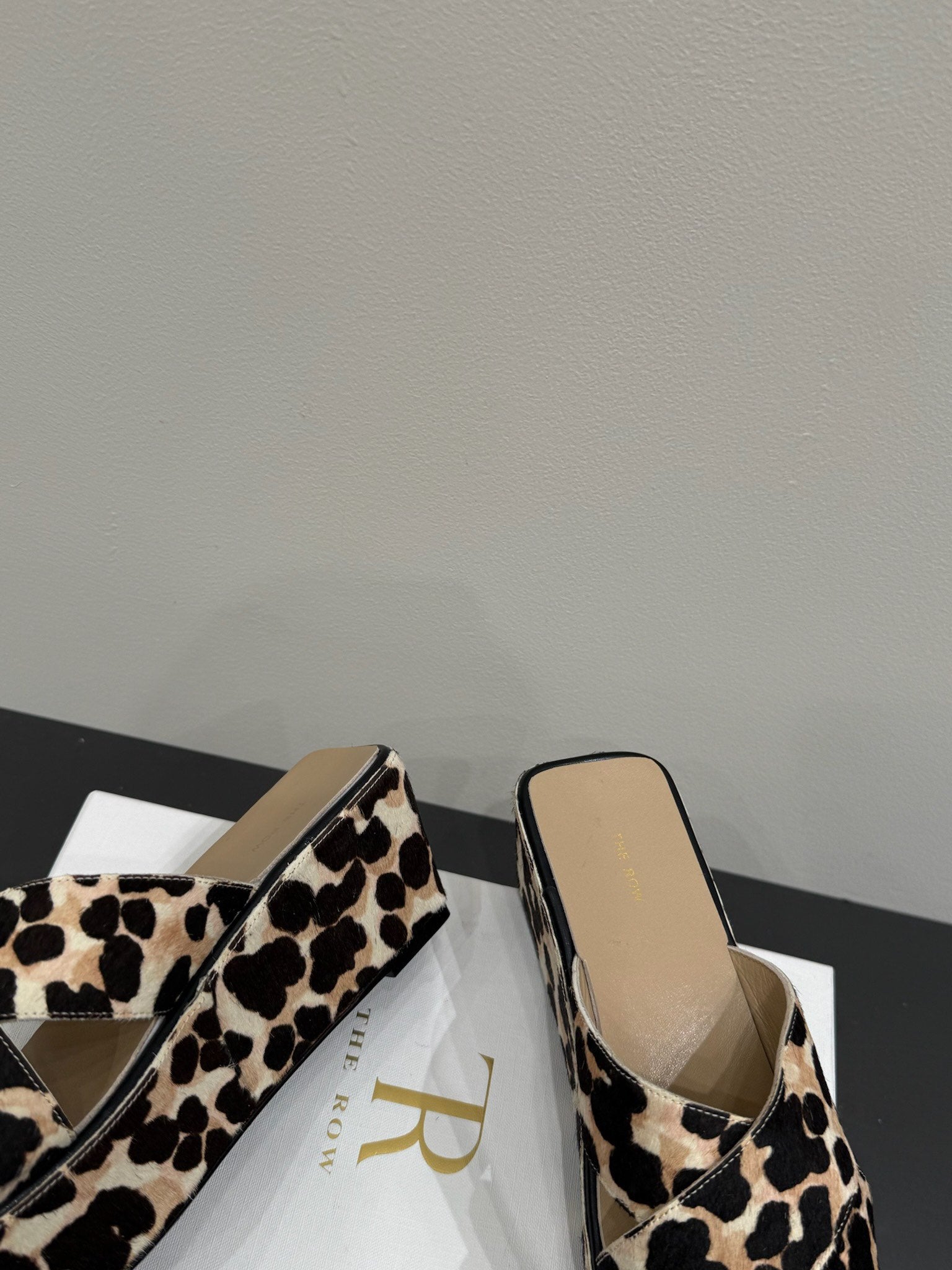 The Row Thick-soled Cross-strap Sandals 6cm Leopard Print Horsehair 337447