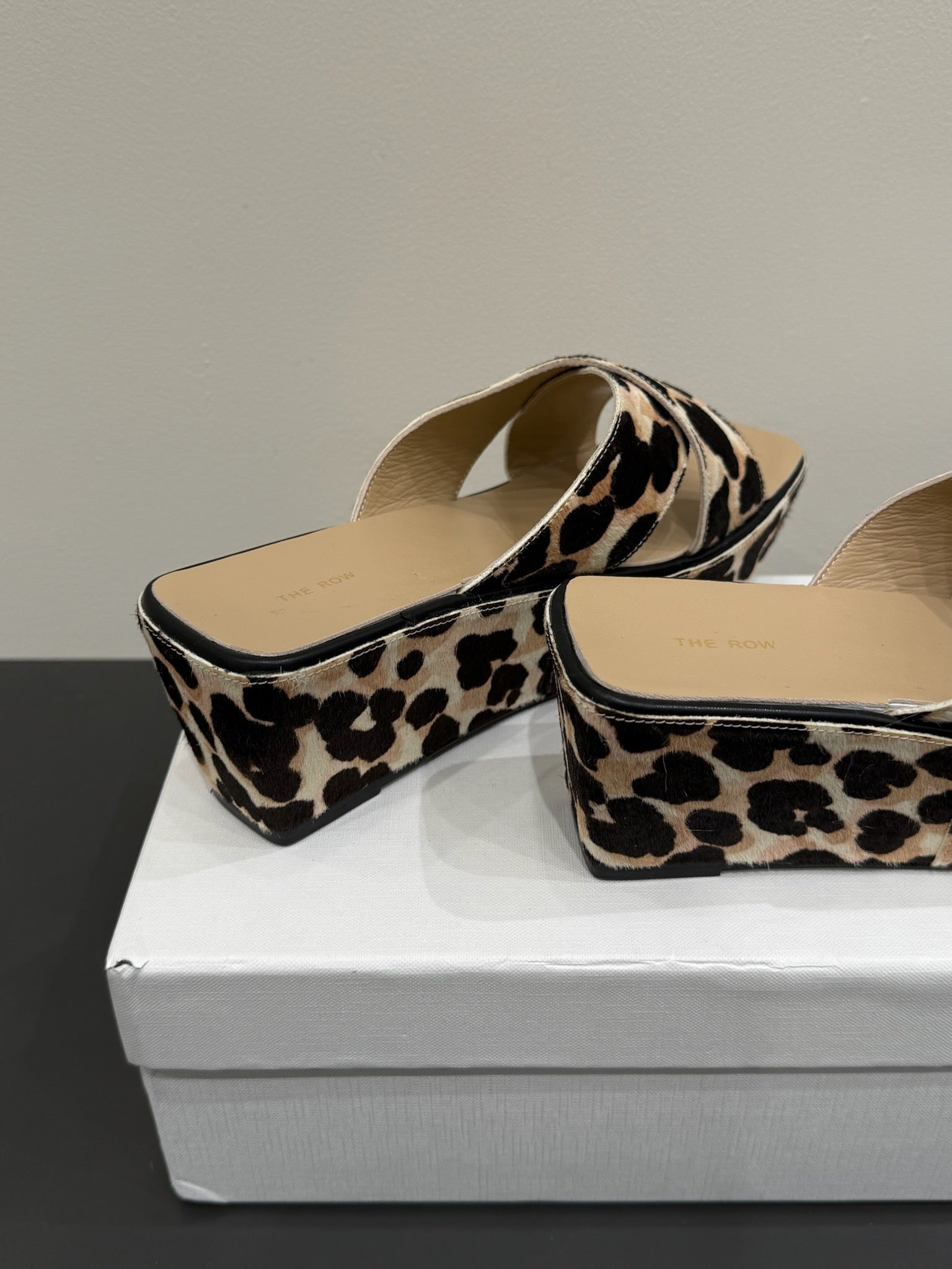 The Row Thick-soled Cross-strap Sandals 6cm Leopard Print Horsehair 337447