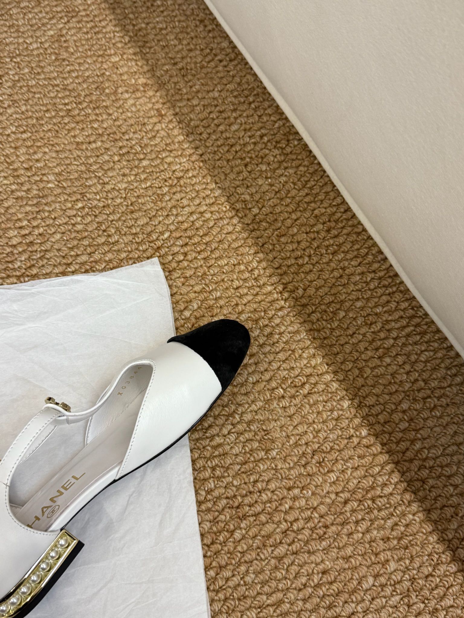 CC 26s Slingback Shoes In White Calfskin And Suede Gold Hardware