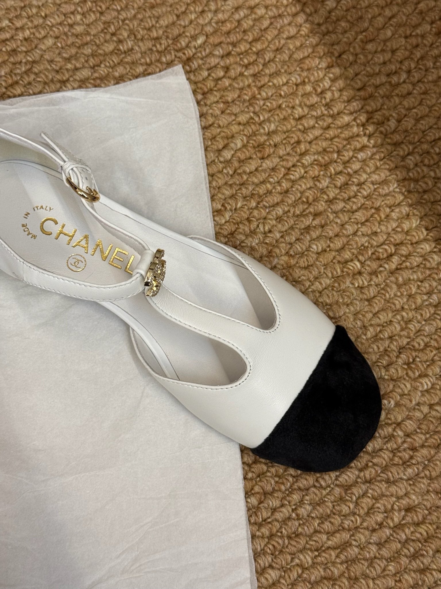 CC 26s Slingback Shoes In White Calfskin And Suede Gold Hardware