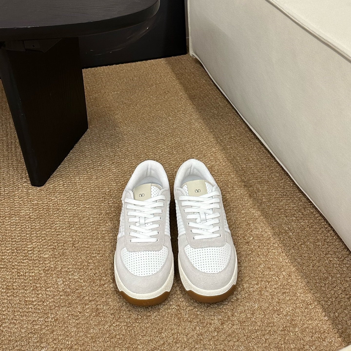 VLogo Upvillage Low-Top Sneakers White Grey Suede Leather 691441