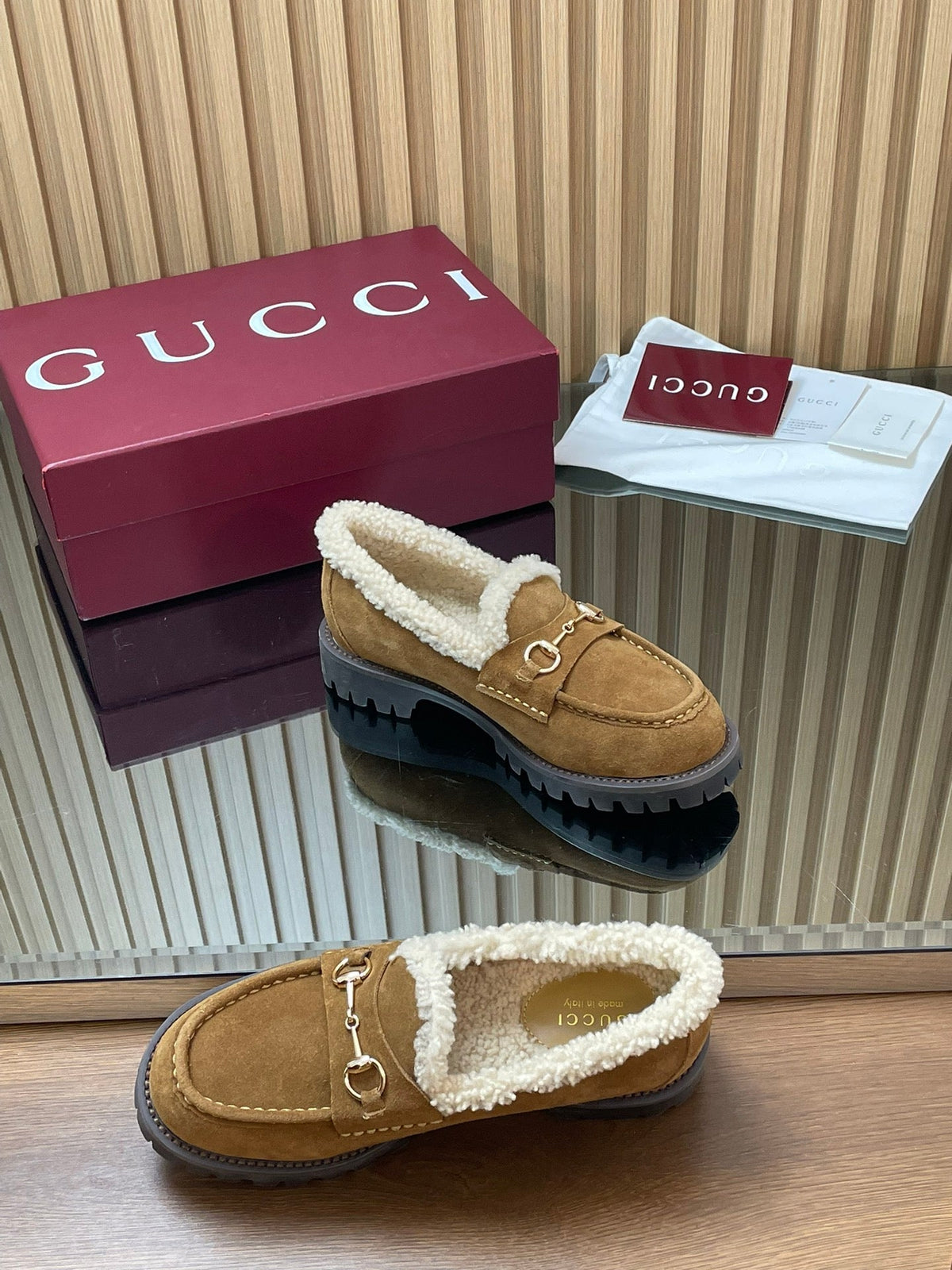 Gucci 26s Loafers Camel Suede Shearling 156830