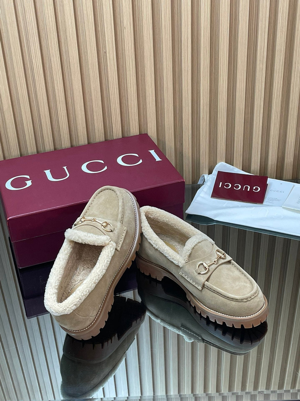 Gucci 26s Loafers Beige Suede Shearling 156831