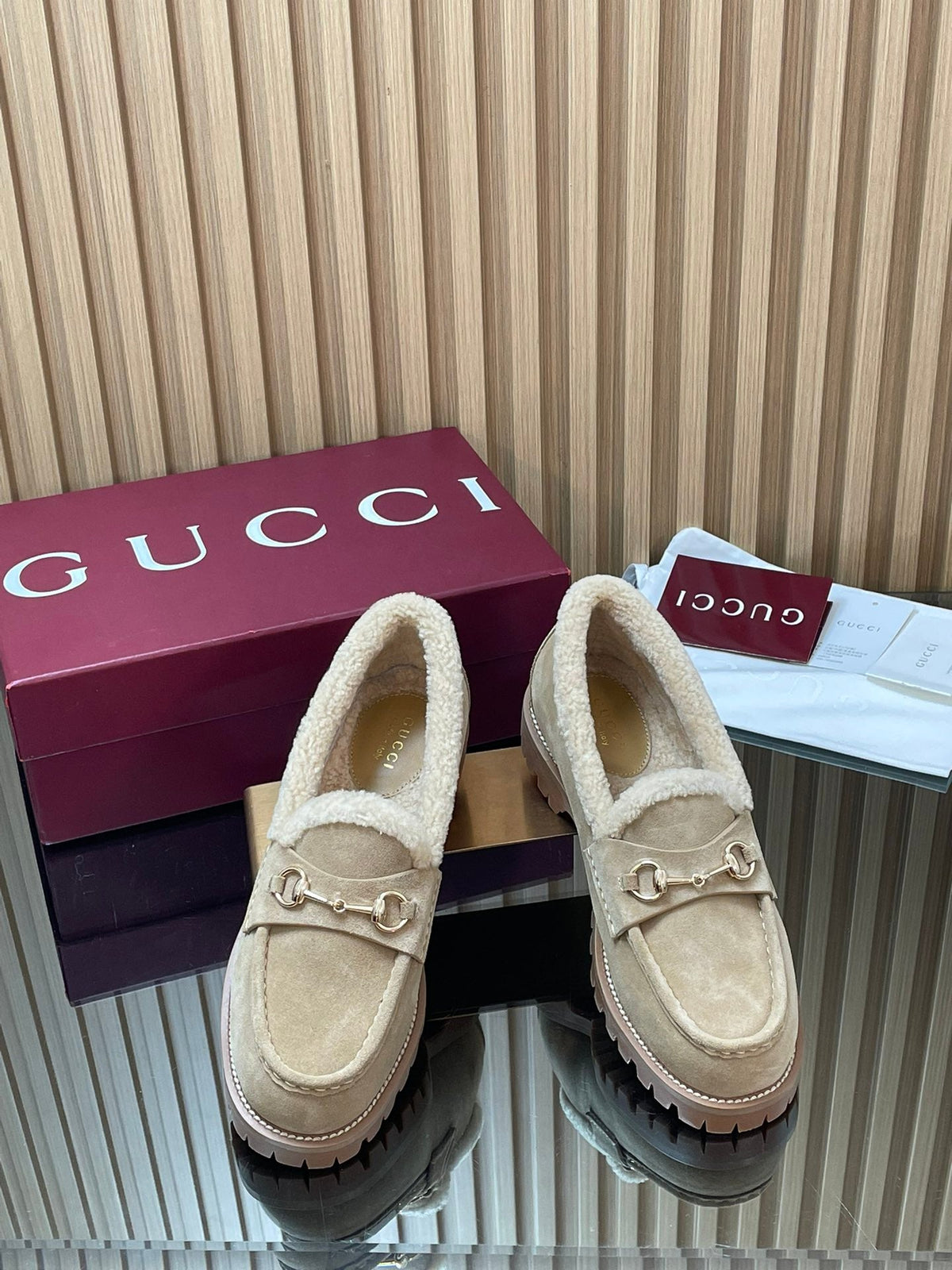 Gucci 26s Loafers Beige Suede Shearling 156831