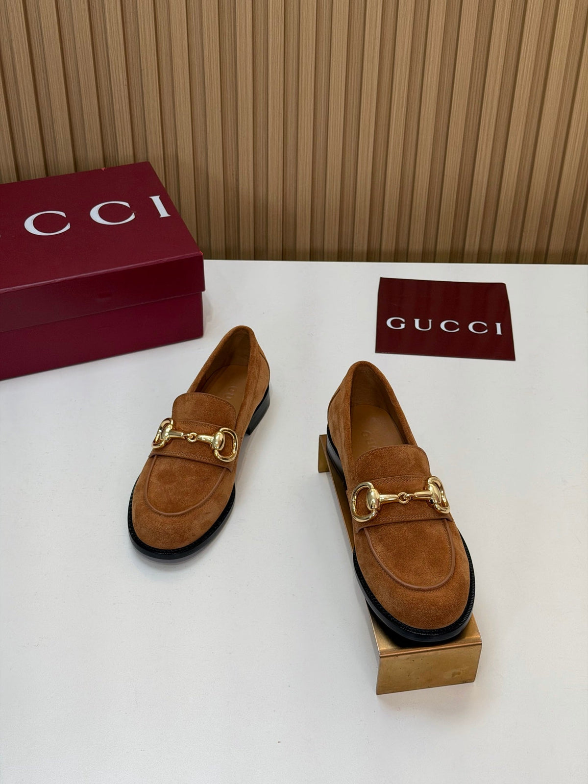 Gucci 26s Loafers Camel Suede Leather 156824