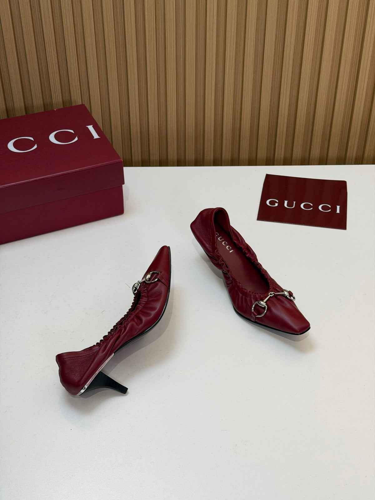Gucci 26s Vittoria Pumps With Elastic Bordeaux Smooth Leather 156817