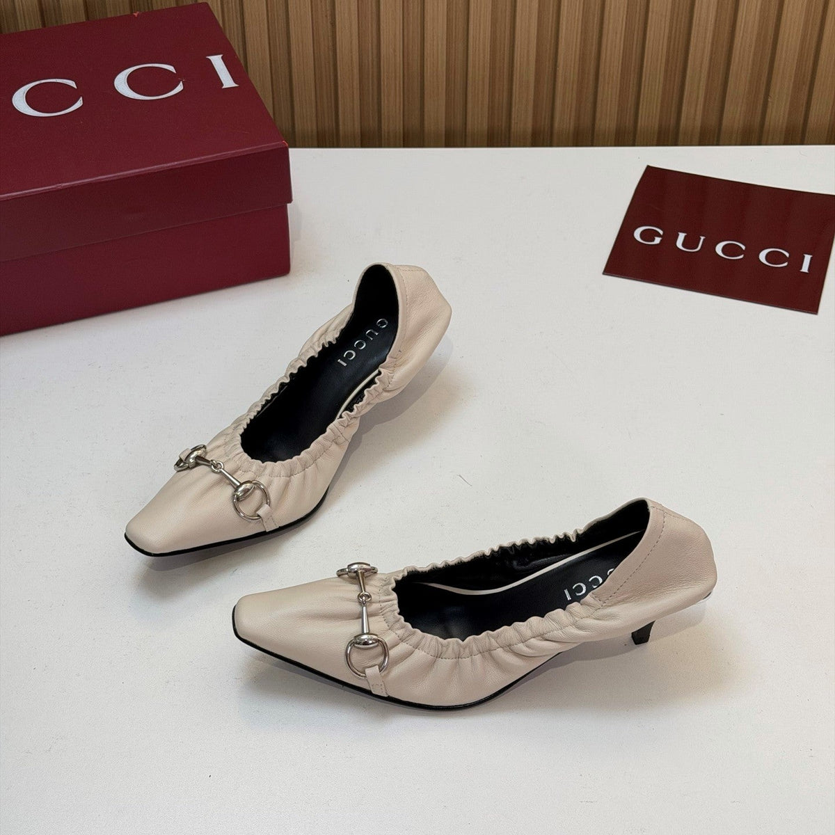 Gucci 26s Vittoria Pumps With Elastic Off-White Smooth Leather 156816