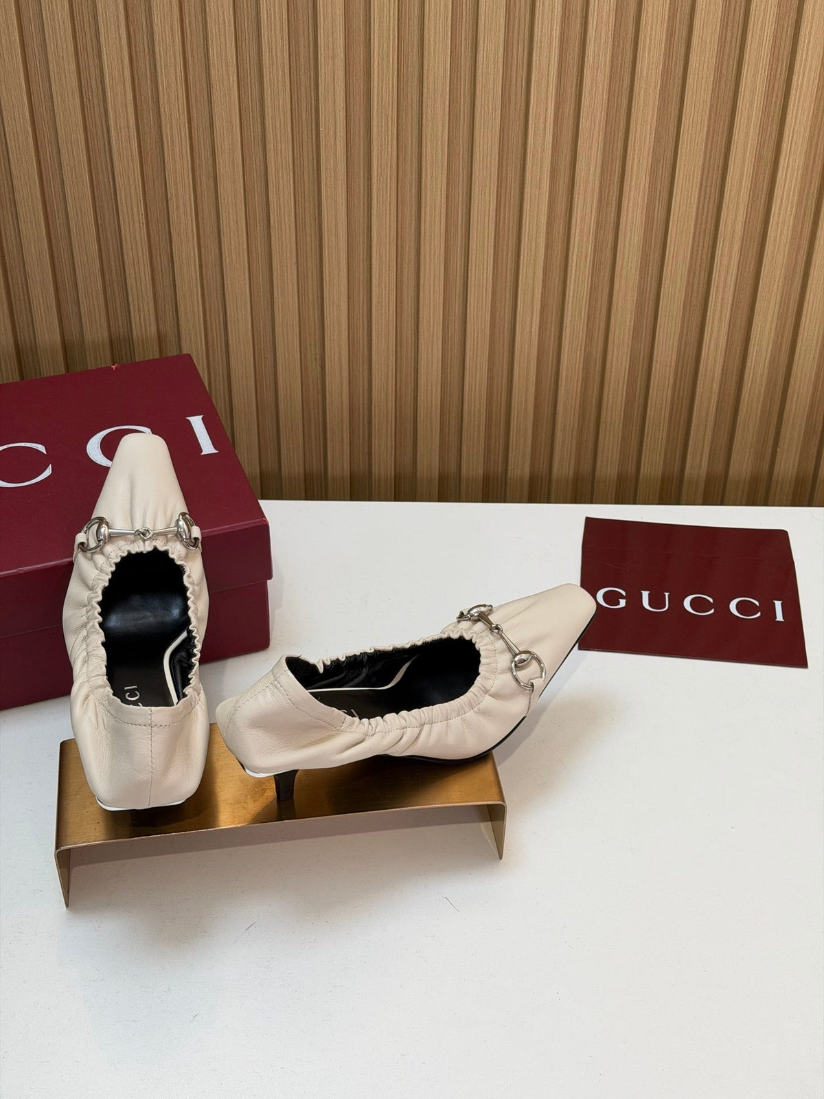 Gucci 26s Vittoria Pumps With Elastic Off-White Smooth Leather 156816