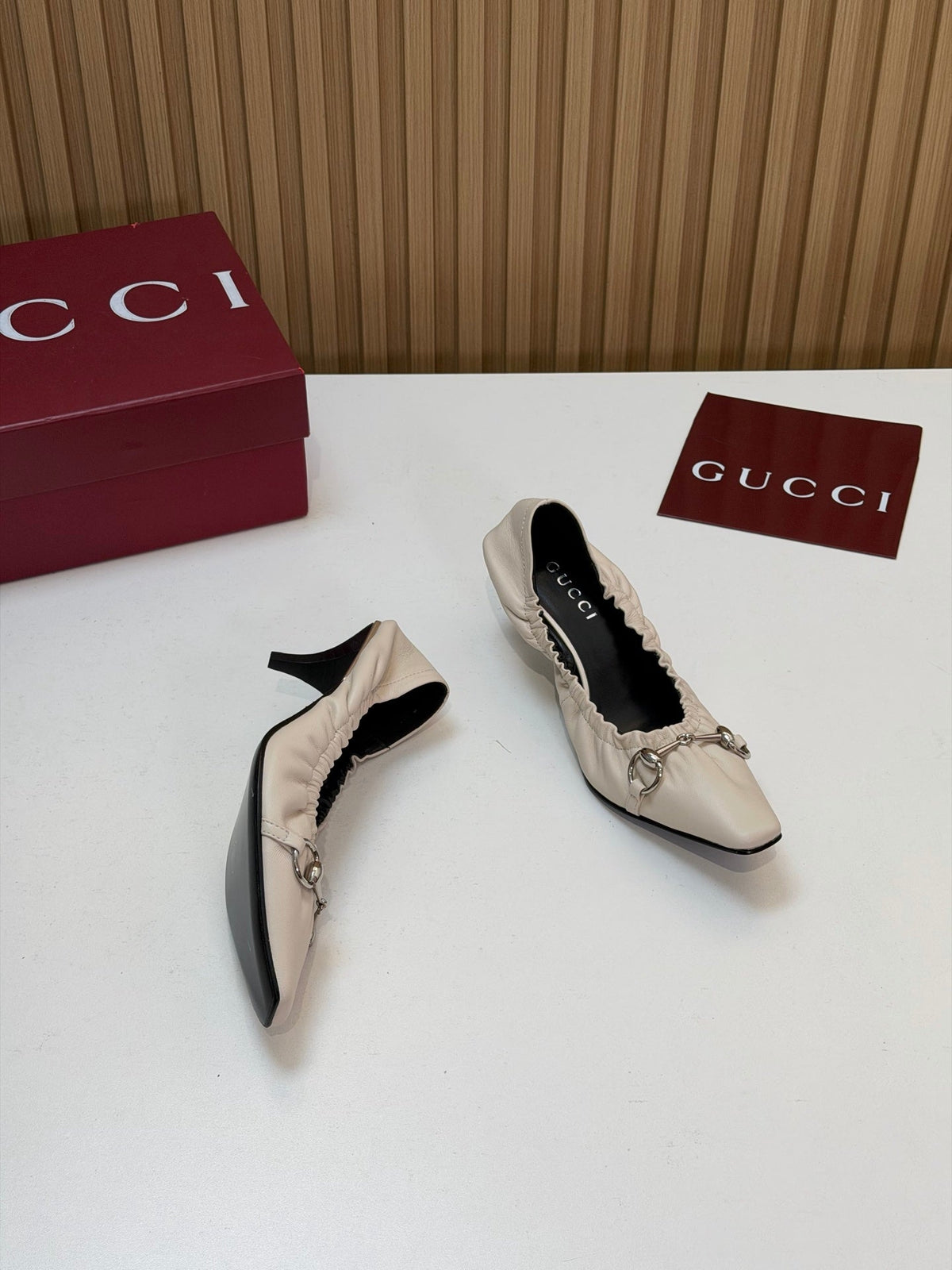 Gucci 26s Vittoria Pumps With Elastic Off-White Smooth Leather 156816