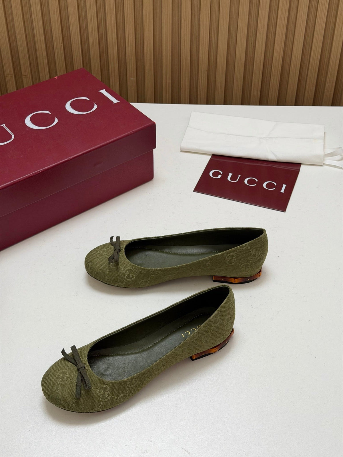 Gucci 26s Crystal Ballerina With Bamboo Flats Green GG Canvas 156870